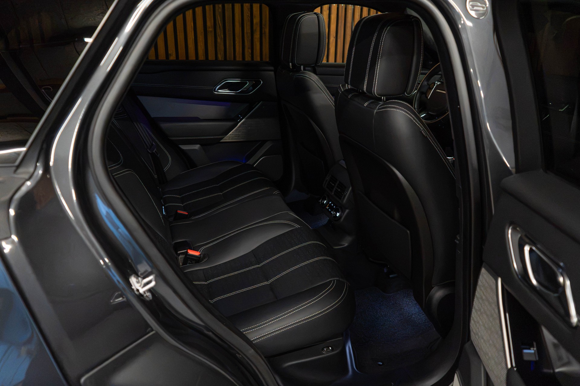 LAND ROVER Range Rover Velar 3.0 V6 R-Dynamic HSE-image-8