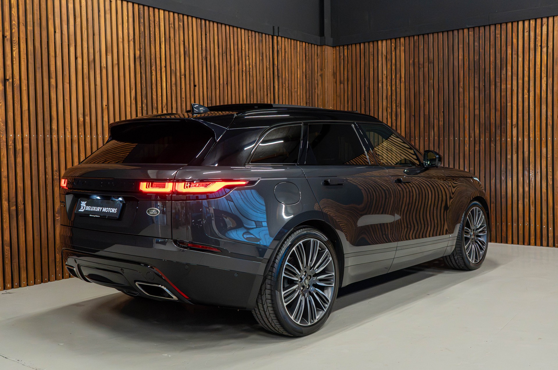 LAND ROVER Range Rover Velar 3.0 V6 R-Dynamic HSE-image-1