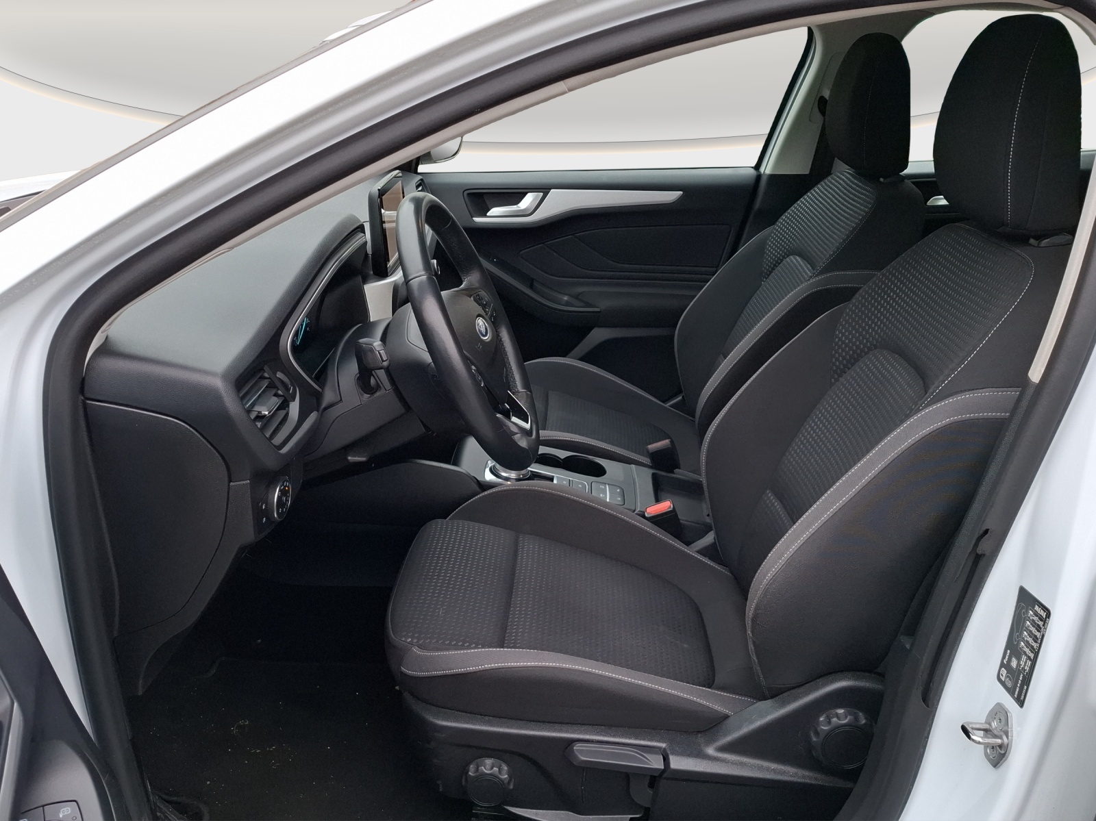 FORD Focus 1.5 TDCi Trend+ Automatic-image-8