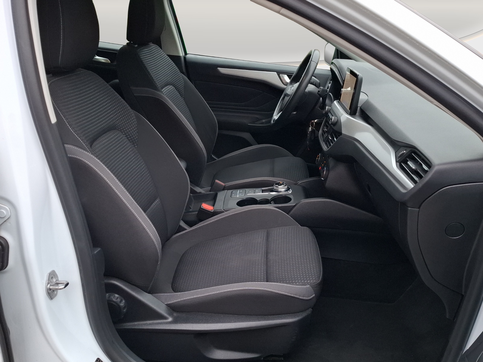 FORD Focus 1.5 TDCi Trend+ Automatic-image-9