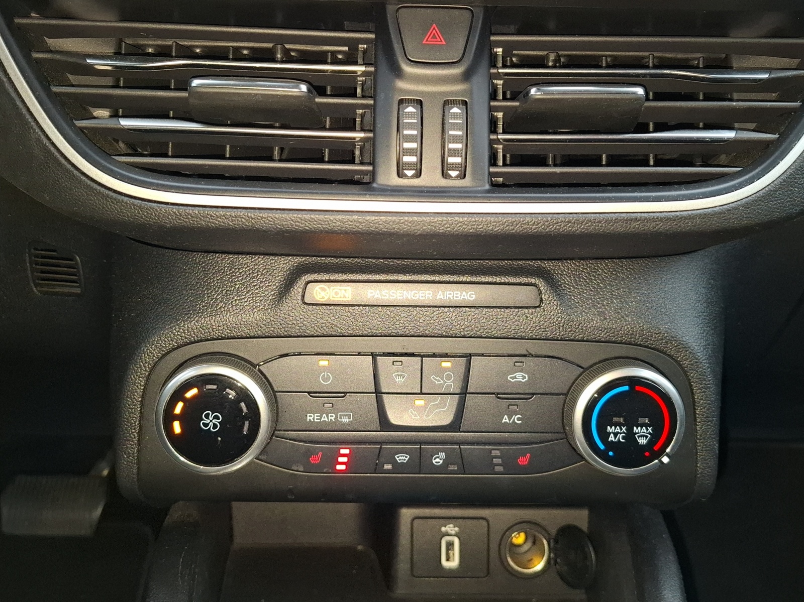 FORD Focus 1.5 TDCi Trend+ Automatic-image-13
