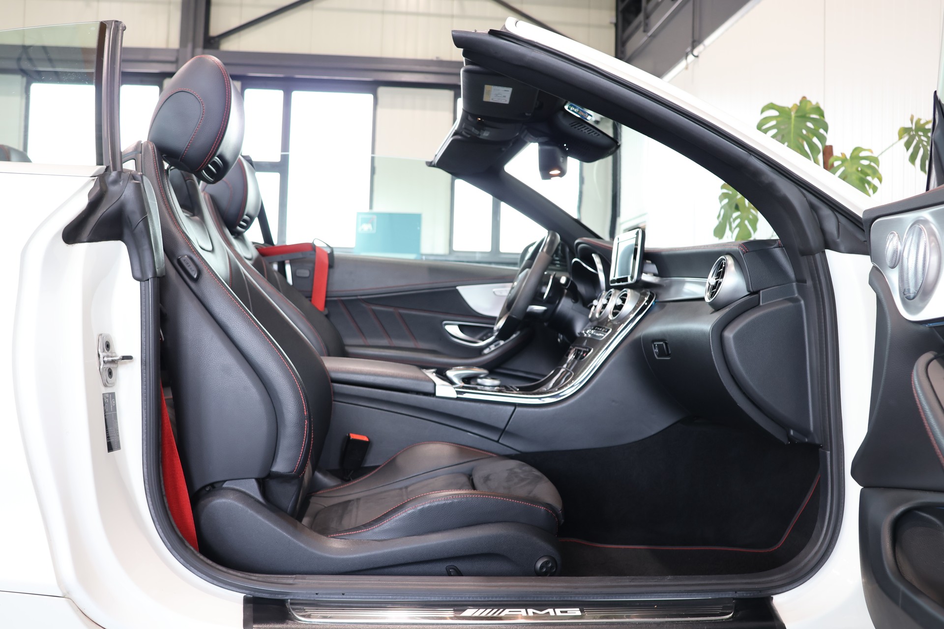 MERCEDES-BENZ C 43 Cabriolet AMG 4Matic 9G-Tronic-image-13