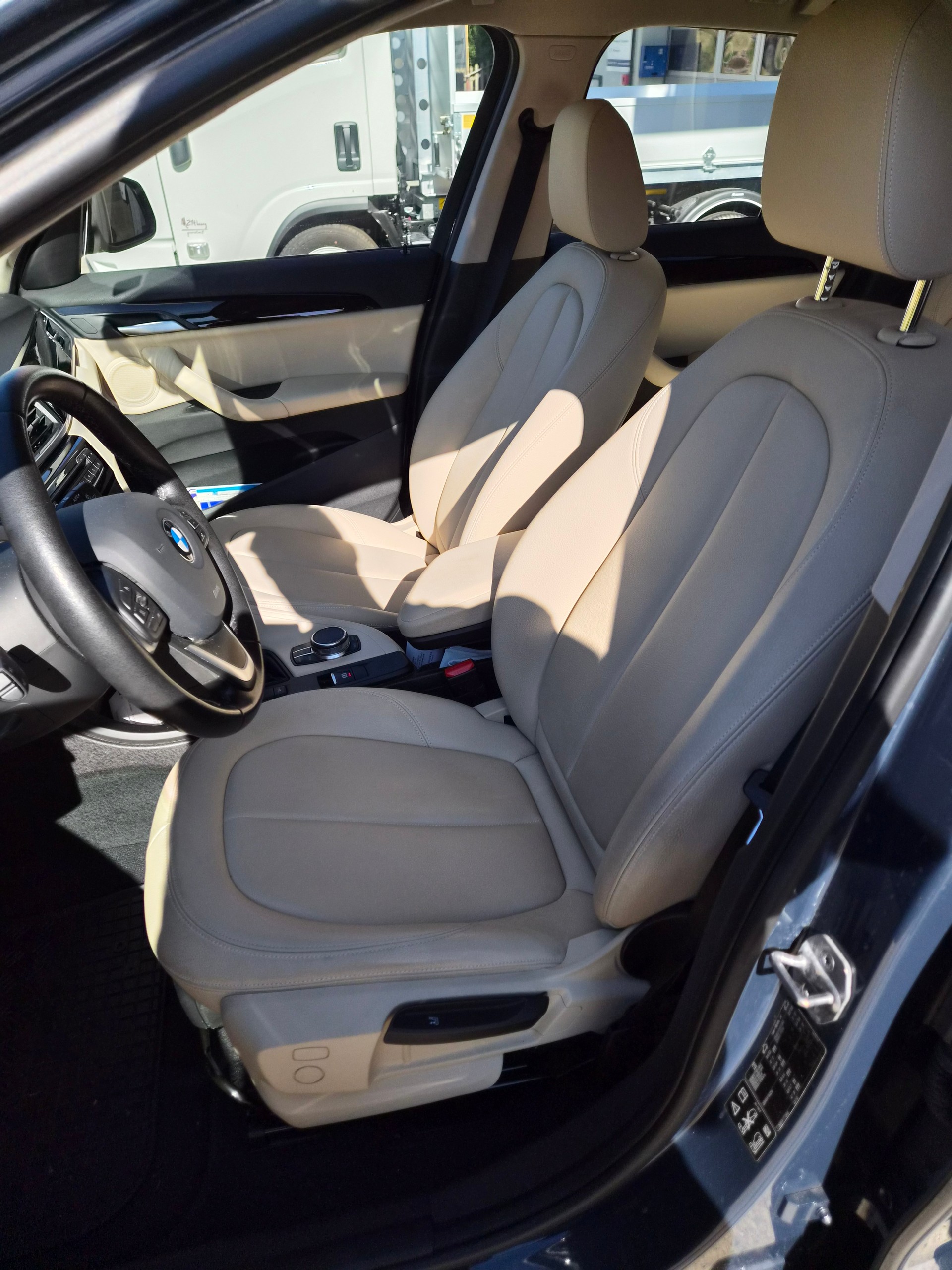 BMW X1 xDrive 18d xLine Steptronic-image-13