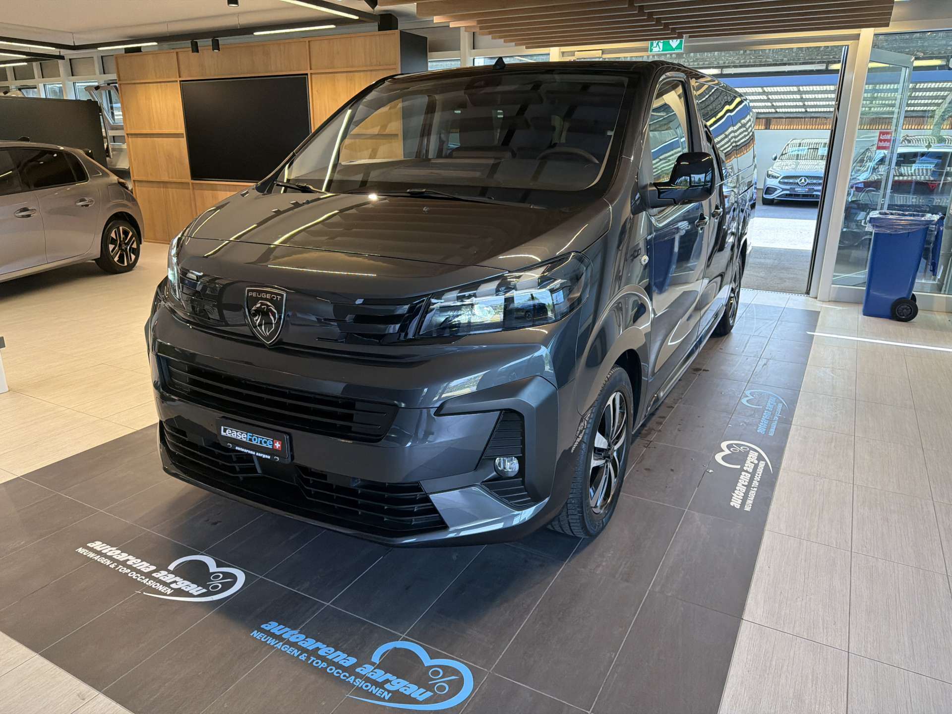 PEUGEOT Traveller 2.0 BlueHDi 9-Plätzer Business Long EAT-Automat