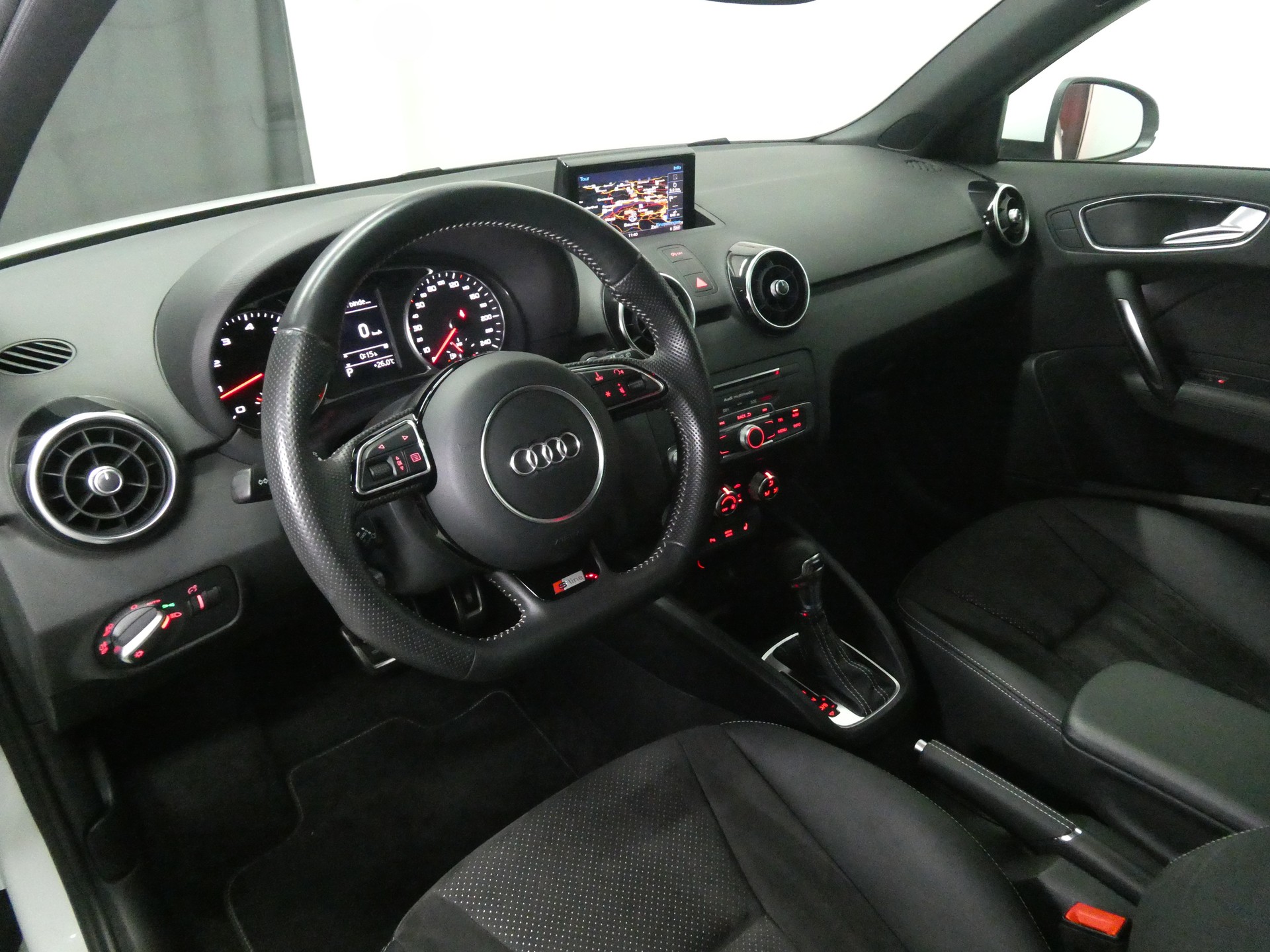 AUDI A1 Sportback 1.4 TFSI Sport S-Line S-tronic - Panorama - Navi - Bi-Xenon - Leder/Alcantara - Keyless - 140 PS-image-8