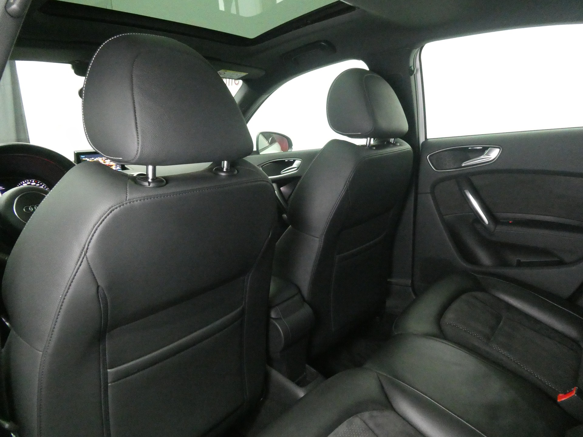 AUDI A1 Sportback 1.4 TFSI Sport S-Line S-tronic - Panorama - Navi - Bi-Xenon - Leder/Alcantara - Keyless - 140 PS-image-10