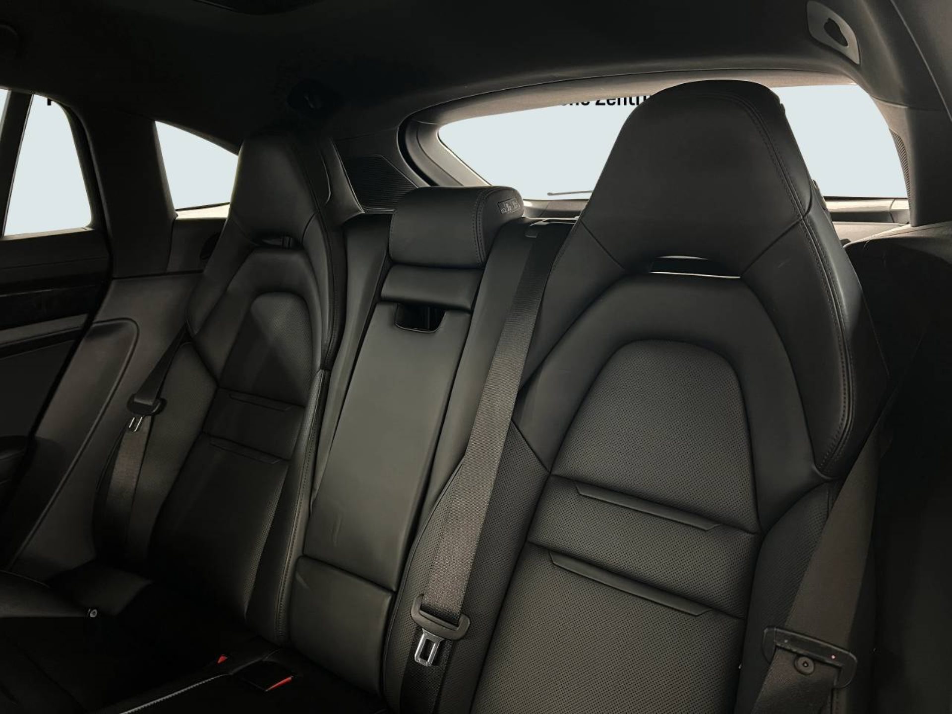 PORSCHE Panamera 4 E-Hybrid Sport Turismo-image-21