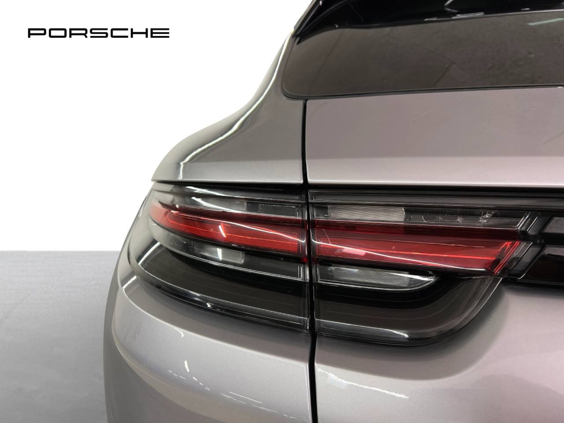 PORSCHE Panamera 4 E-Hybrid Sport Turismo-image-12