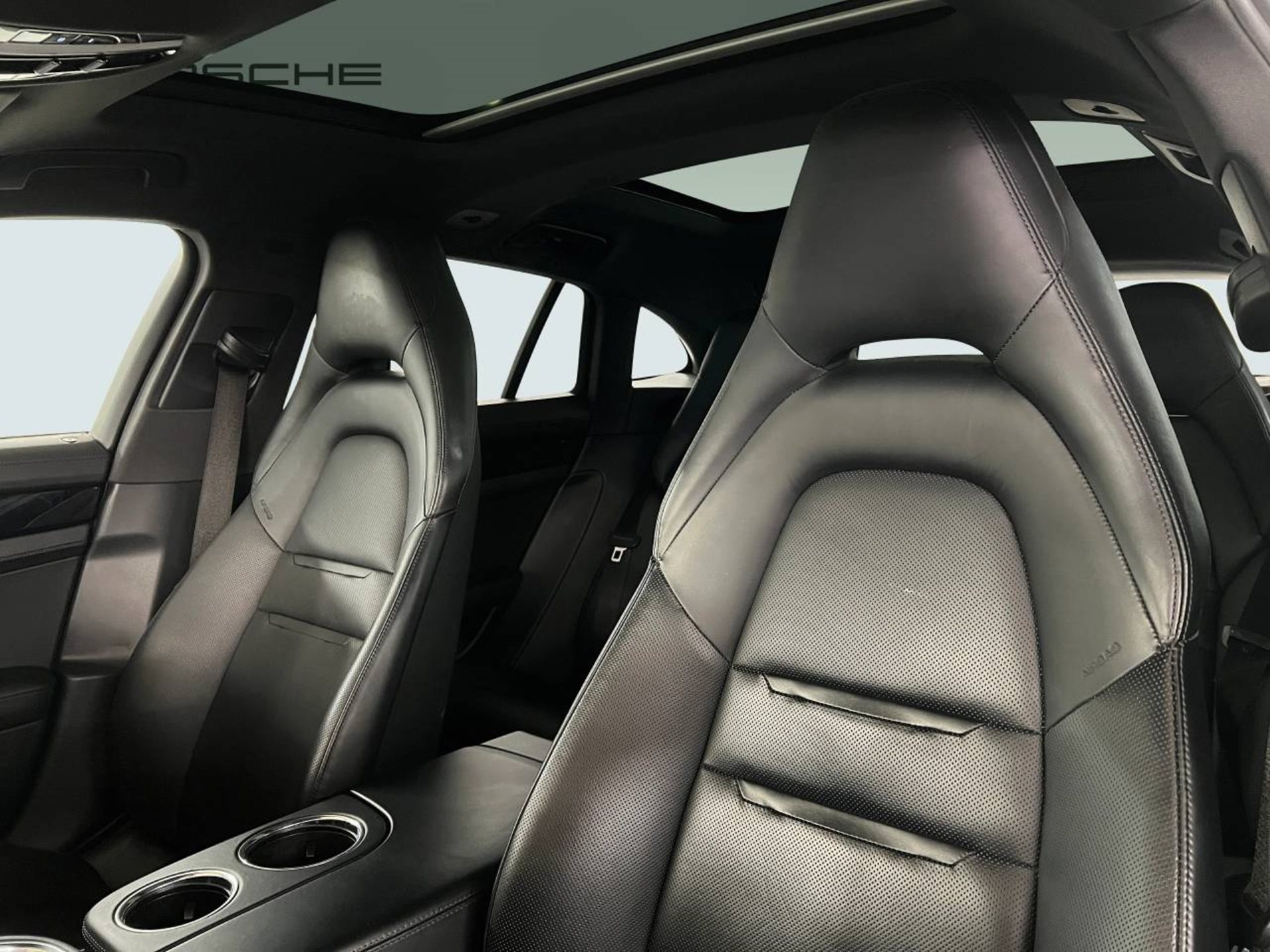 PORSCHE Panamera 4 E-Hybrid Sport Turismo-image-4