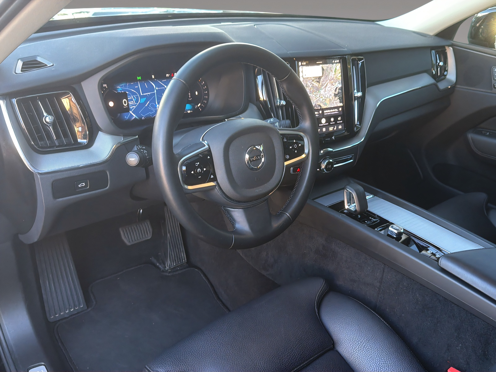 VOLVO XC60 B5 Benzin Mild Hybrid AWD Plus Dark Geartronic-image-7