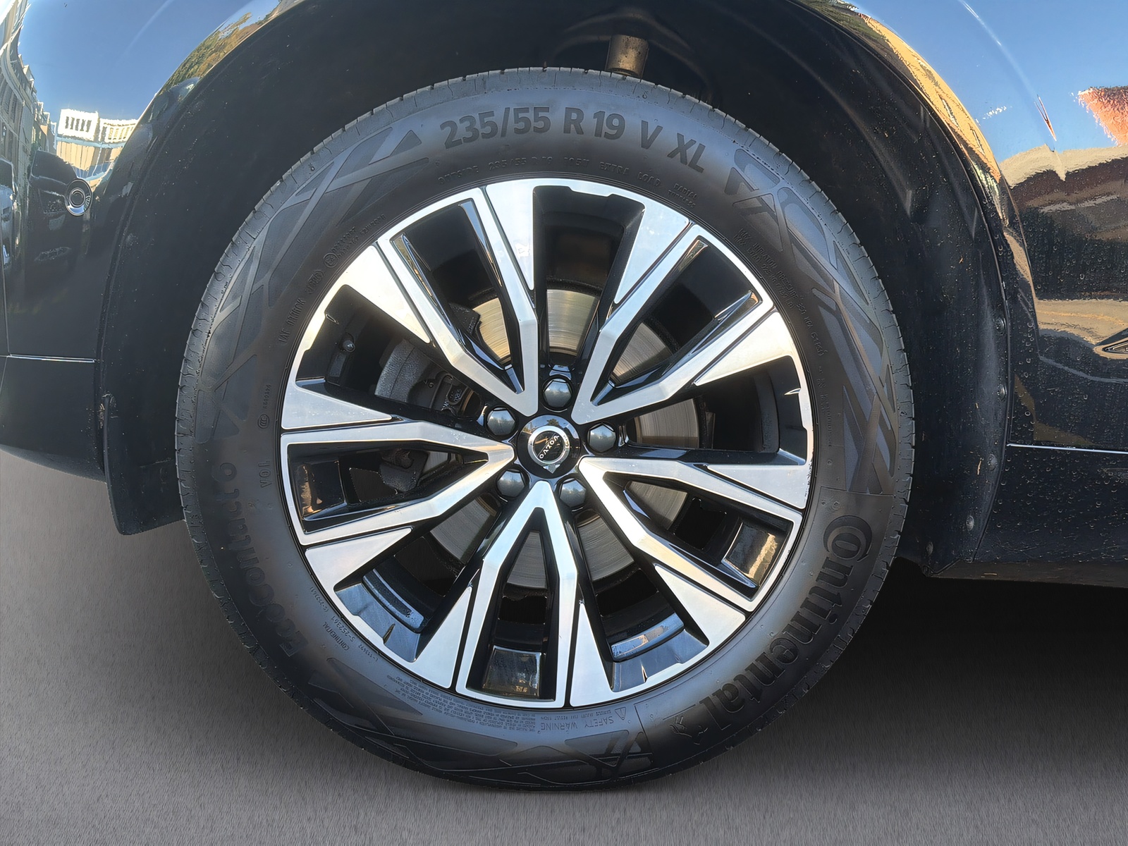 VOLVO XC60 B5 Benzin Mild Hybrid AWD Plus Dark Geartronic-image-5