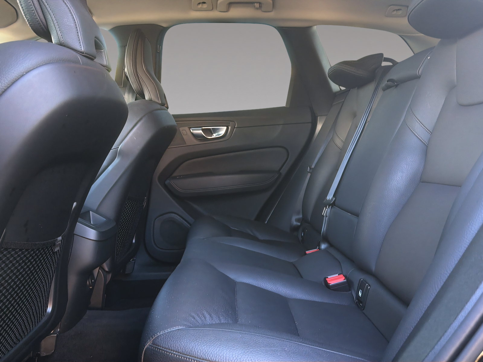 VOLVO XC60 B5 Benzin Mild Hybrid AWD Plus Dark Geartronic-image-17