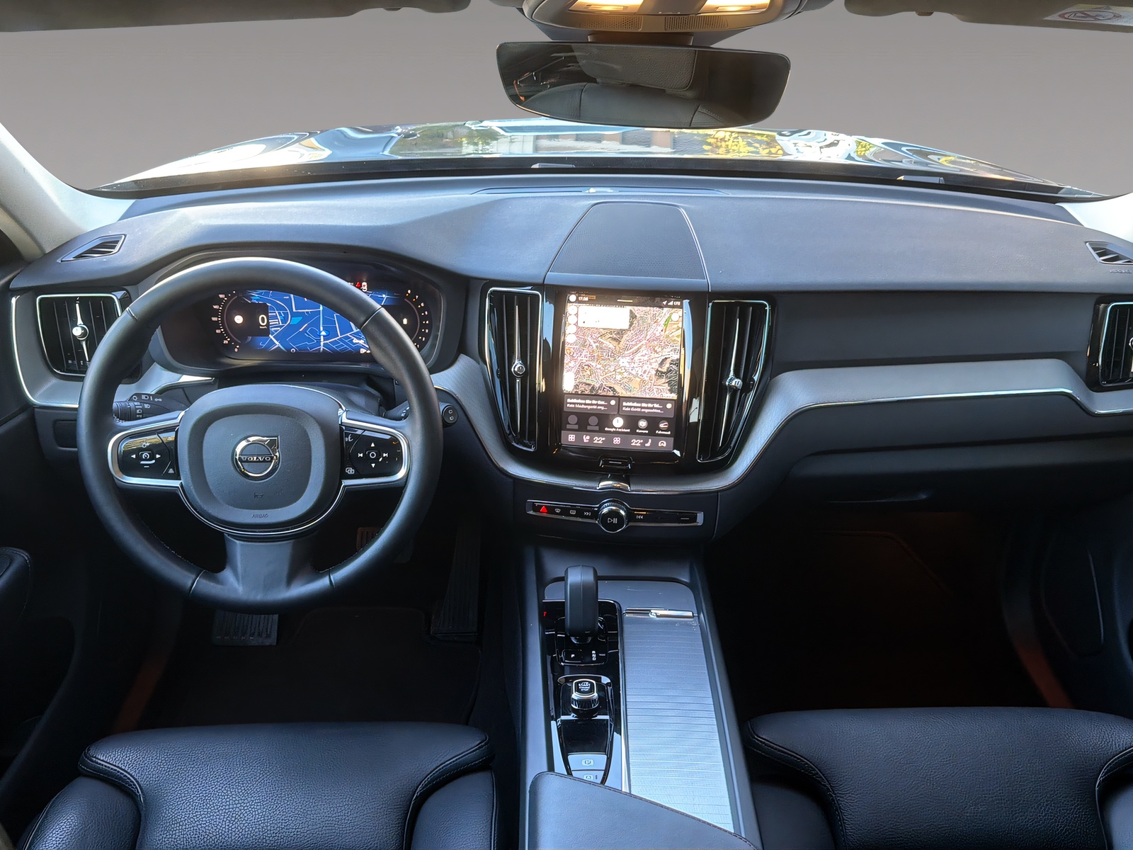 VOLVO XC60 B5 Benzin Mild Hybrid AWD Plus Dark Geartronic-image-6