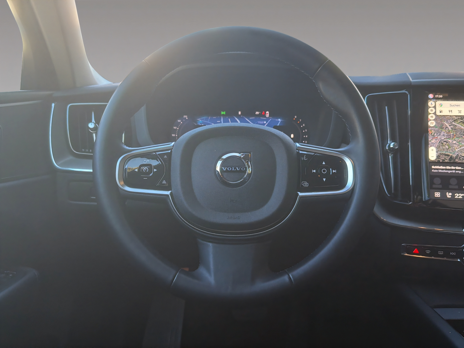 VOLVO XC60 B5 Benzin Mild Hybrid AWD Plus Dark Geartronic-image-12