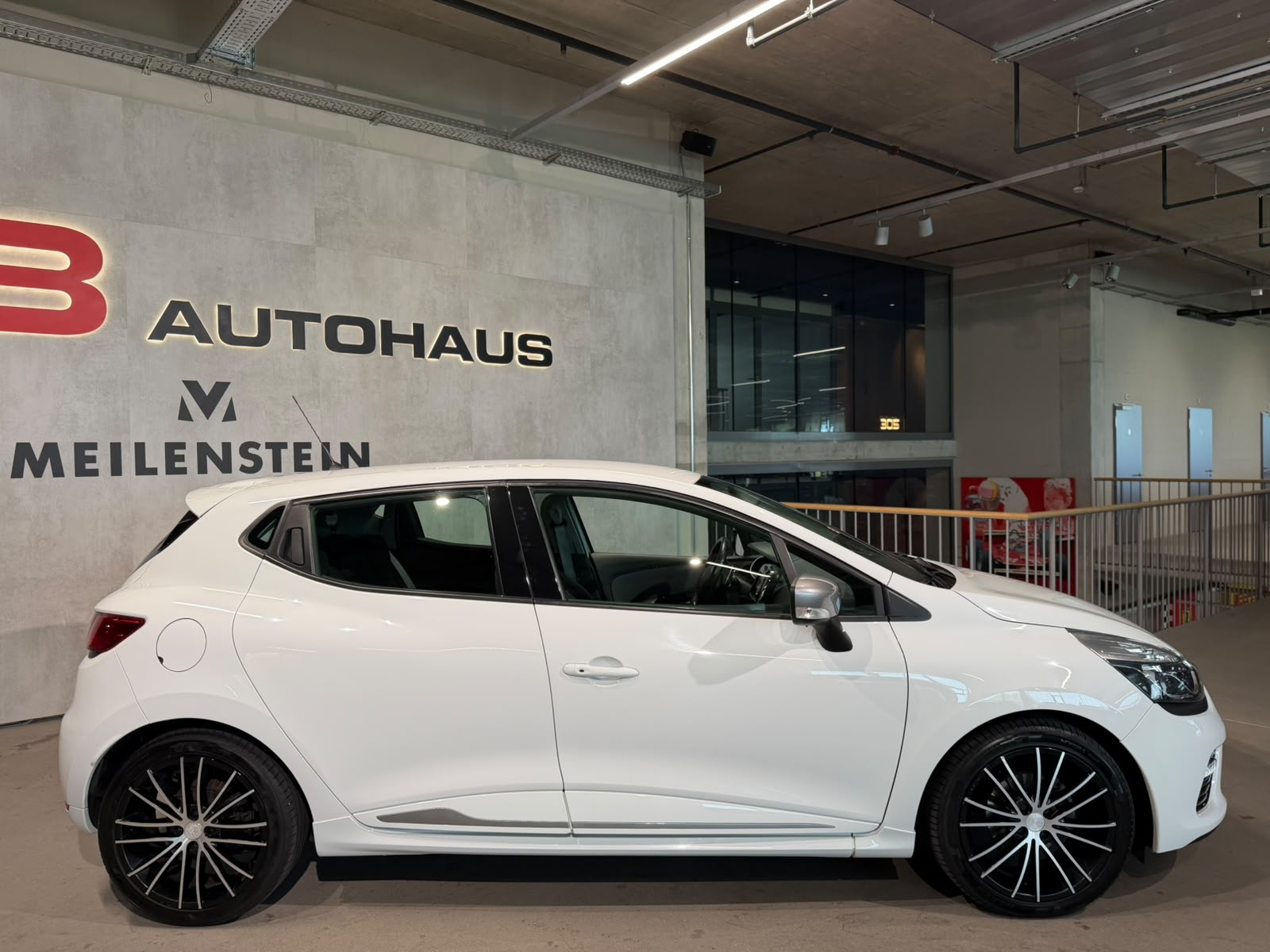 RENAULT Clio 1.2 16V T GT EDC (CH)-image-6
