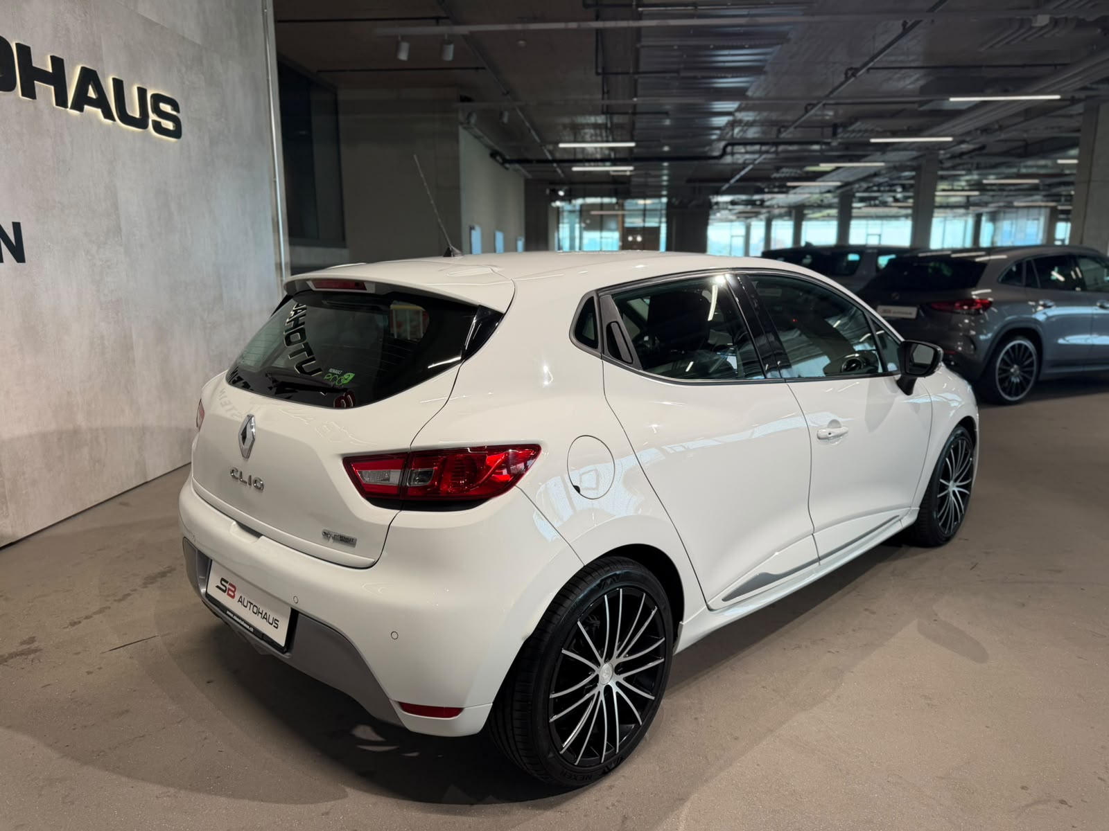 RENAULT Clio 1.2 16V T GT EDC (CH)-image-8