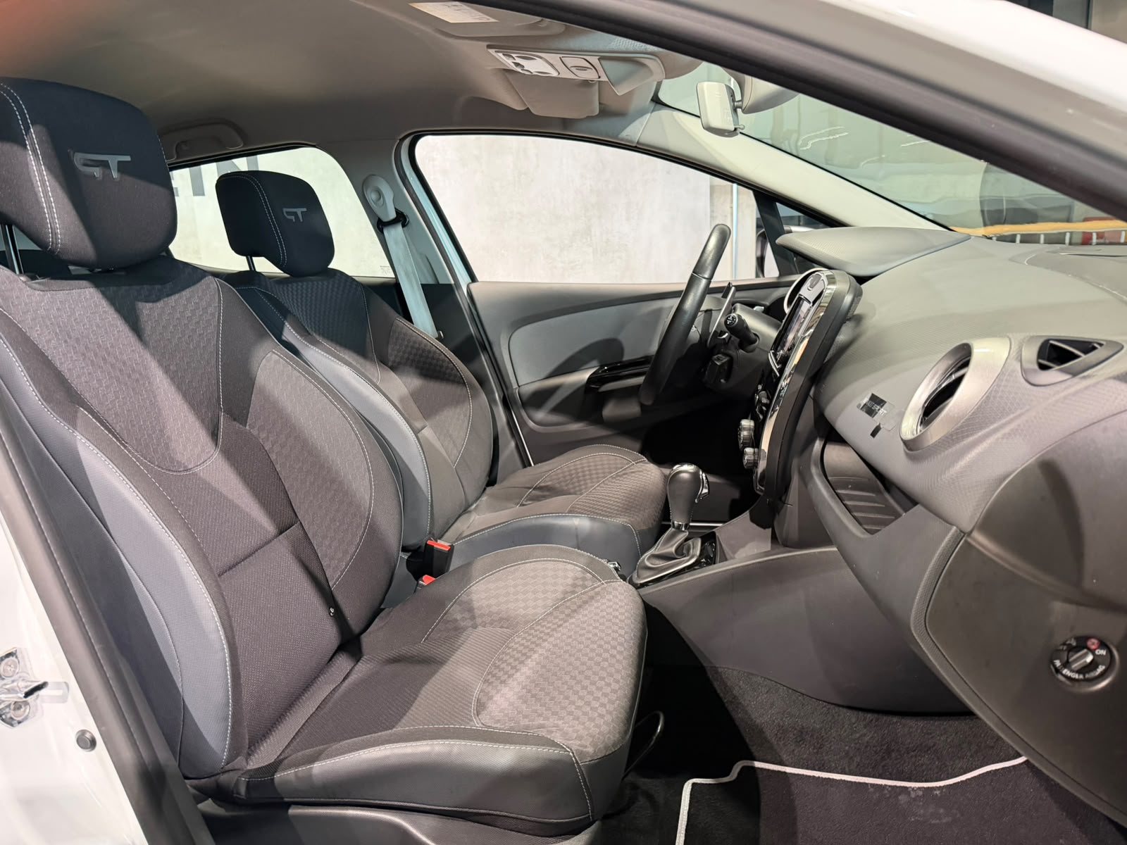 RENAULT Clio 1.2 16V T GT EDC (CH)-image-16