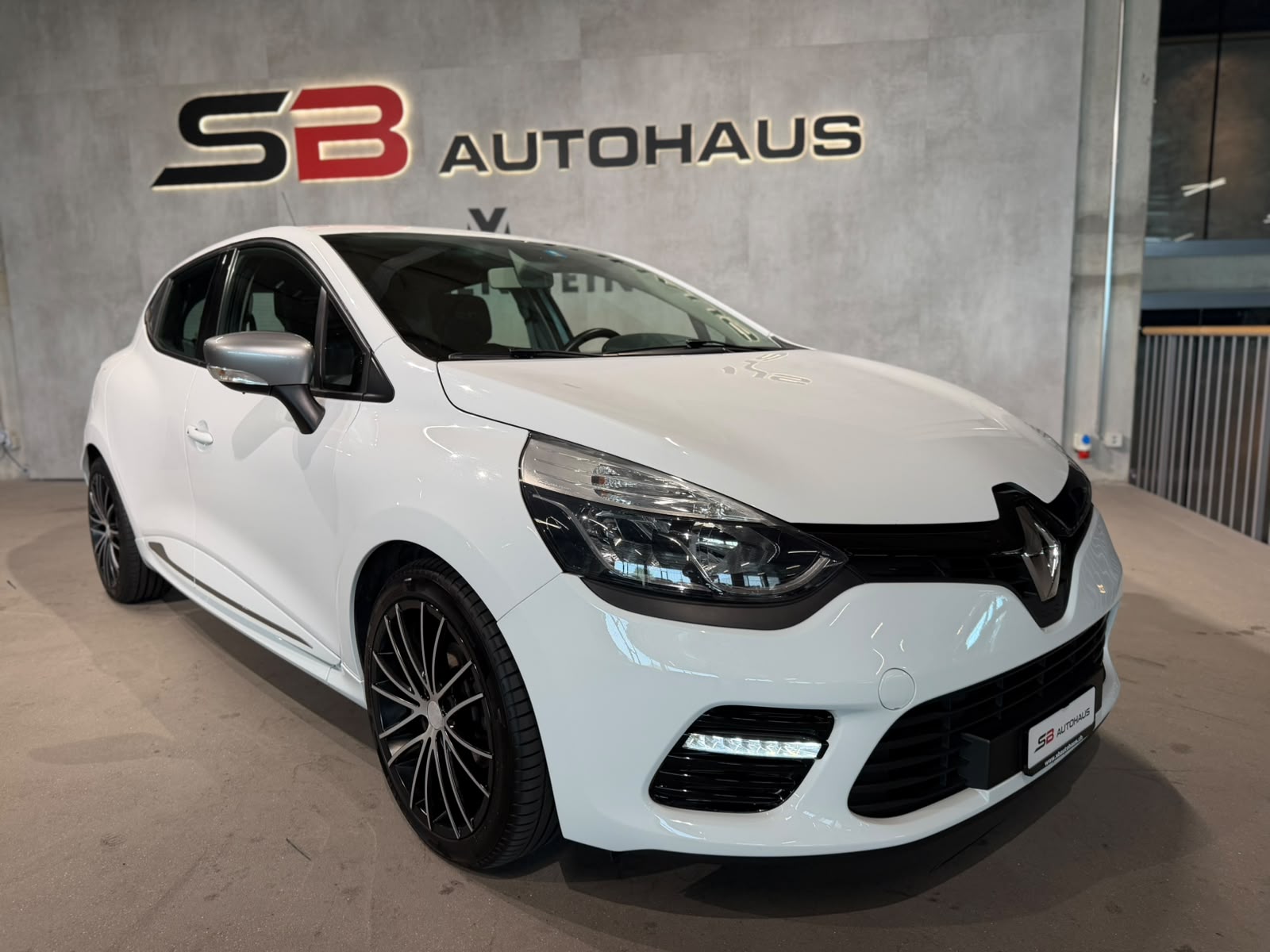 RENAULT Clio 1.2 16V T GT EDC (CH)-image-5