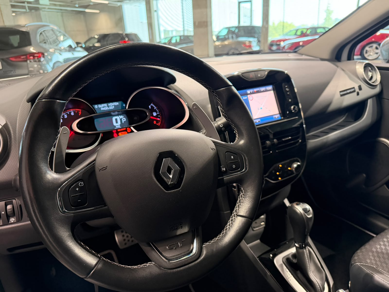 RENAULT Clio 1.2 16V T GT EDC (CH)-image-28