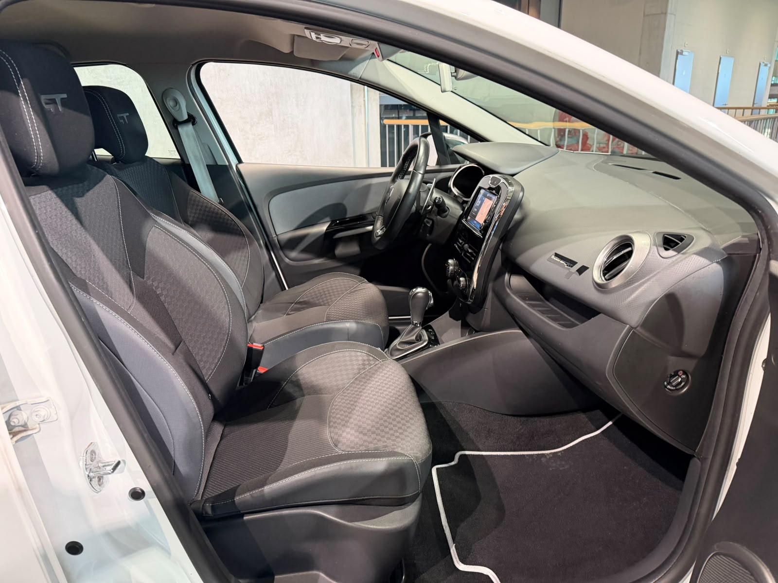 RENAULT Clio 1.2 16V T GT EDC (CH)-image-19