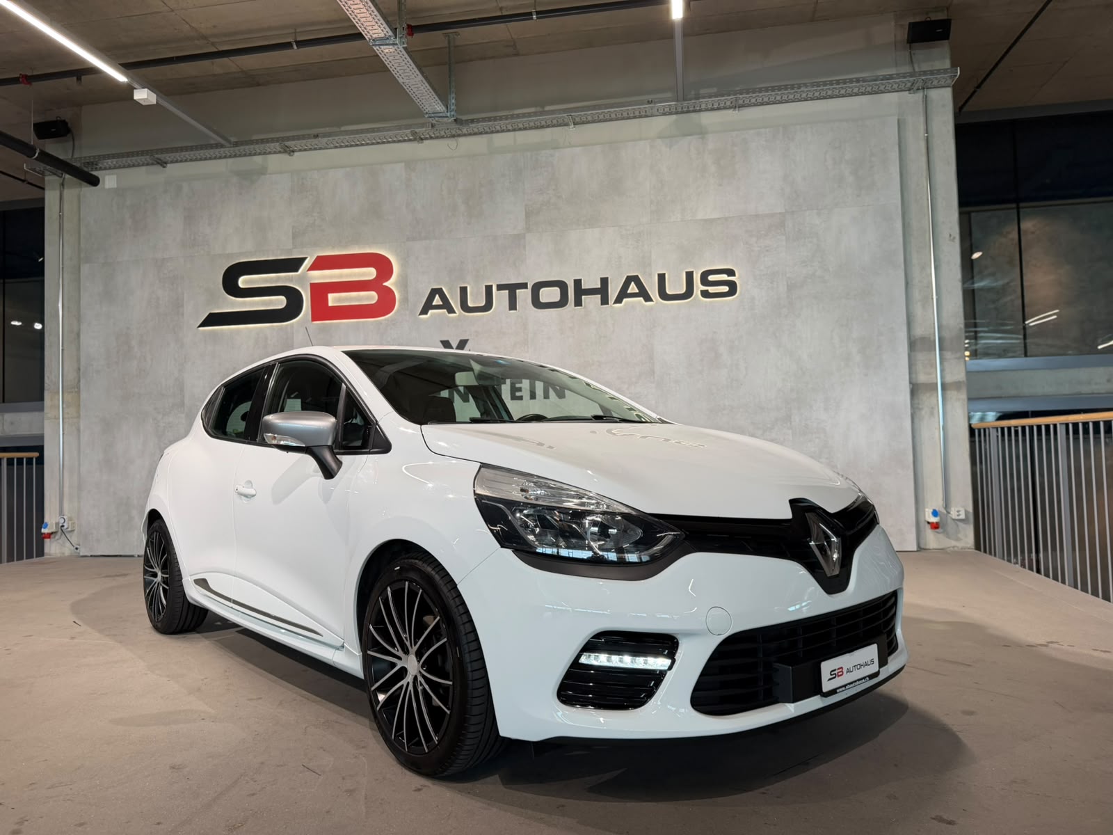 RENAULT Clio 1.2 16V T GT EDC (CH)-image-3