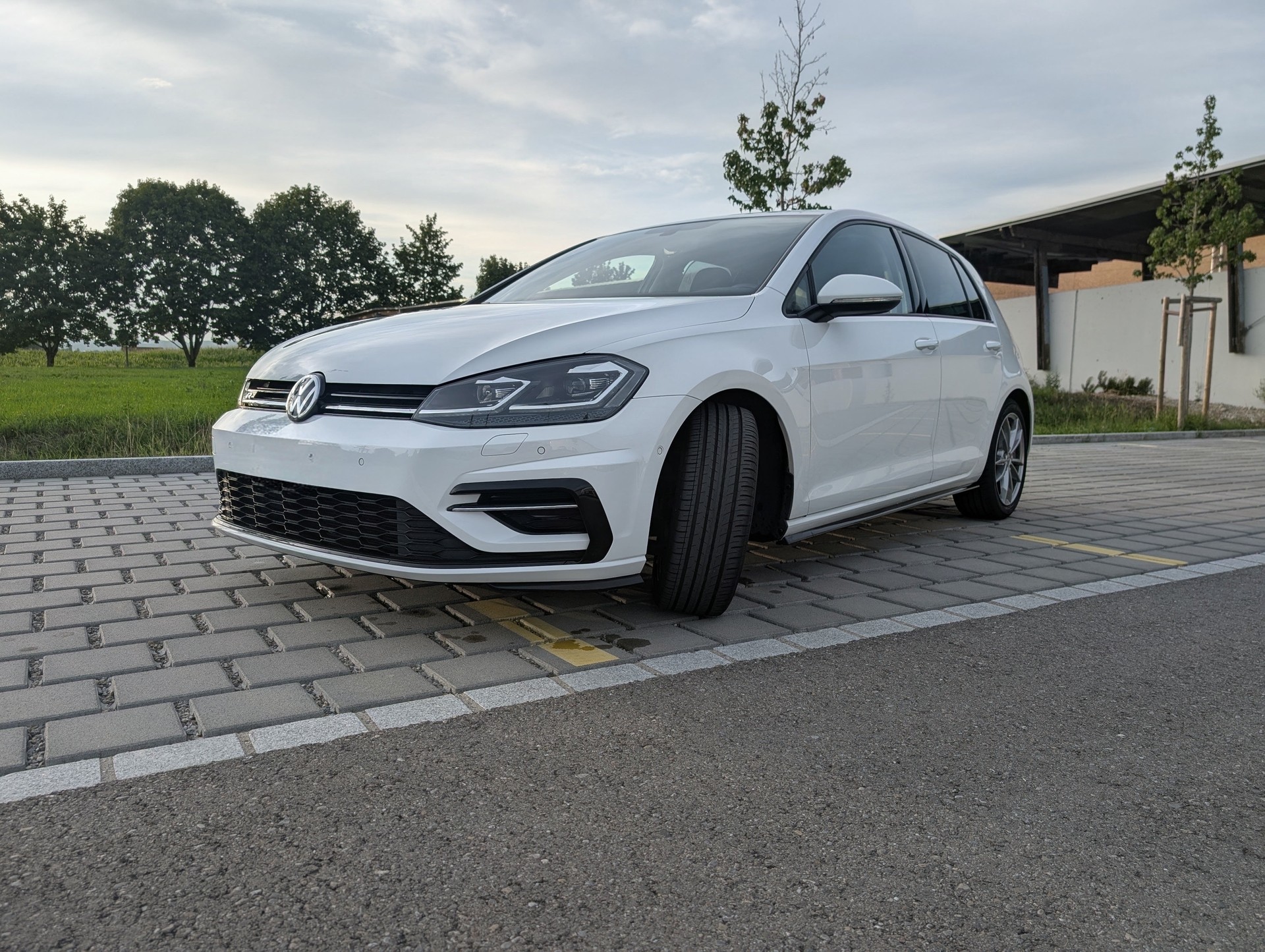 VW 1.4 TSI R-Line-image-2