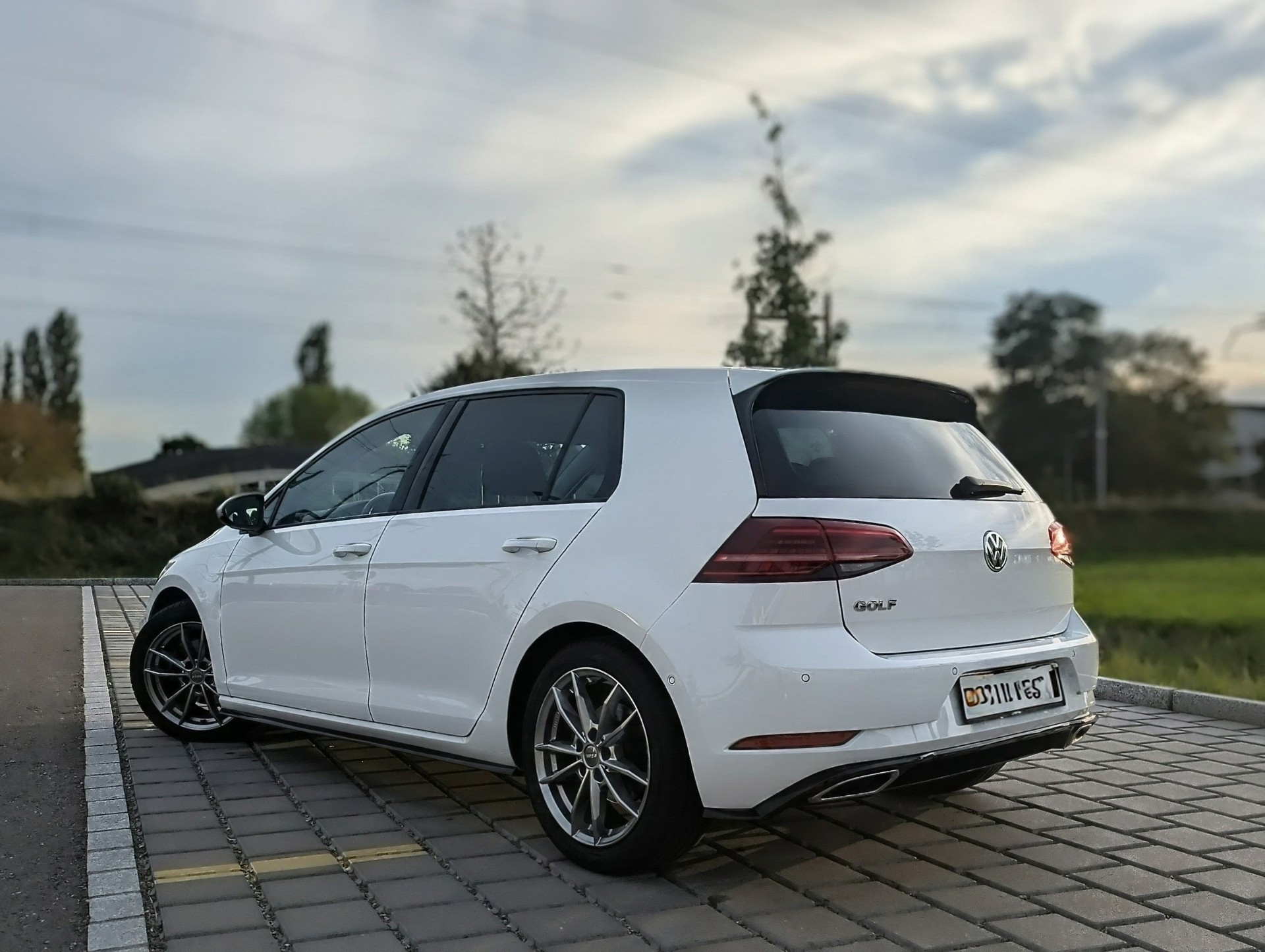 VW 1.4 TSI R-Line-image-3