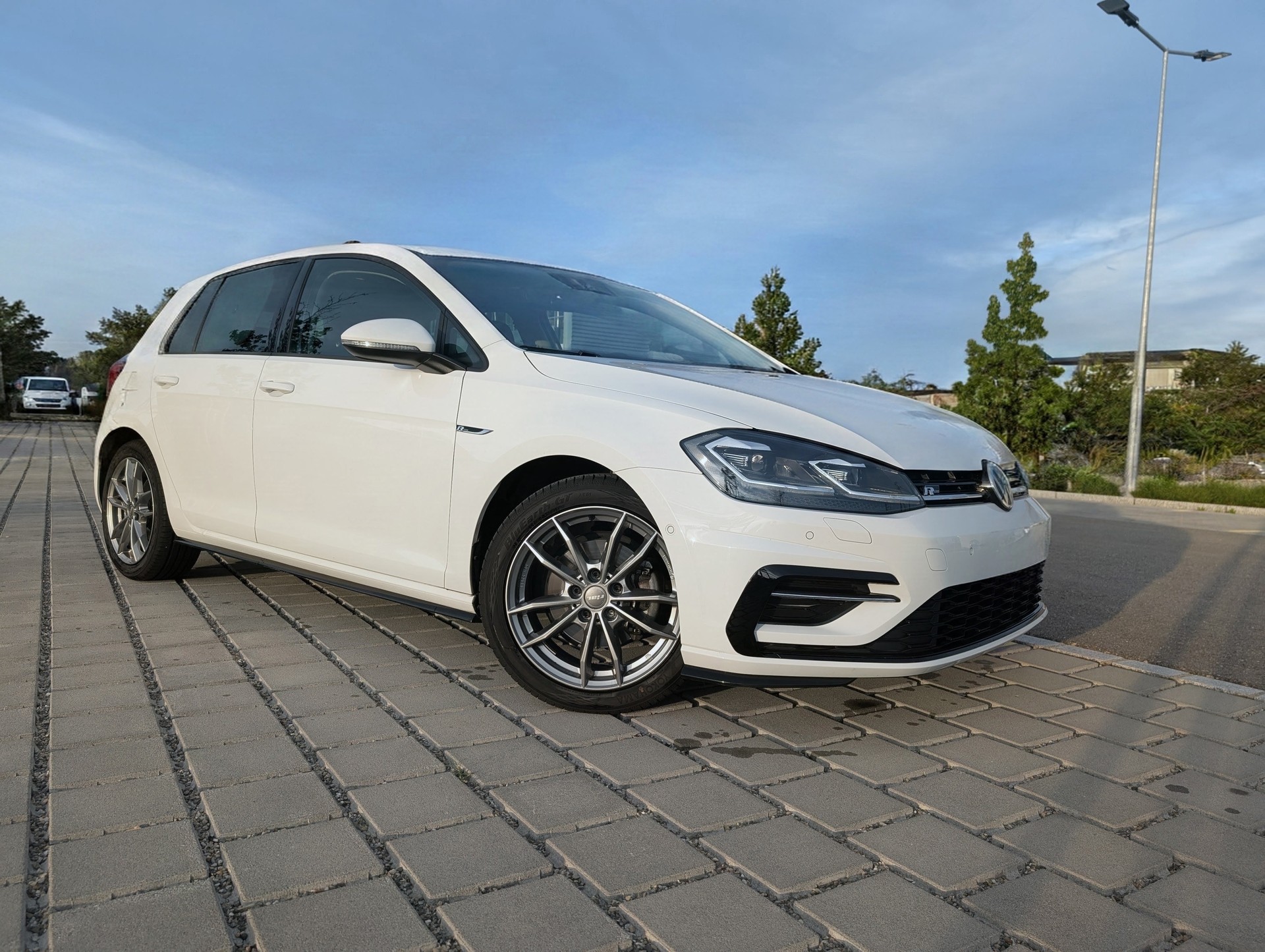 VW 1.4 TSI R-Line-image-1