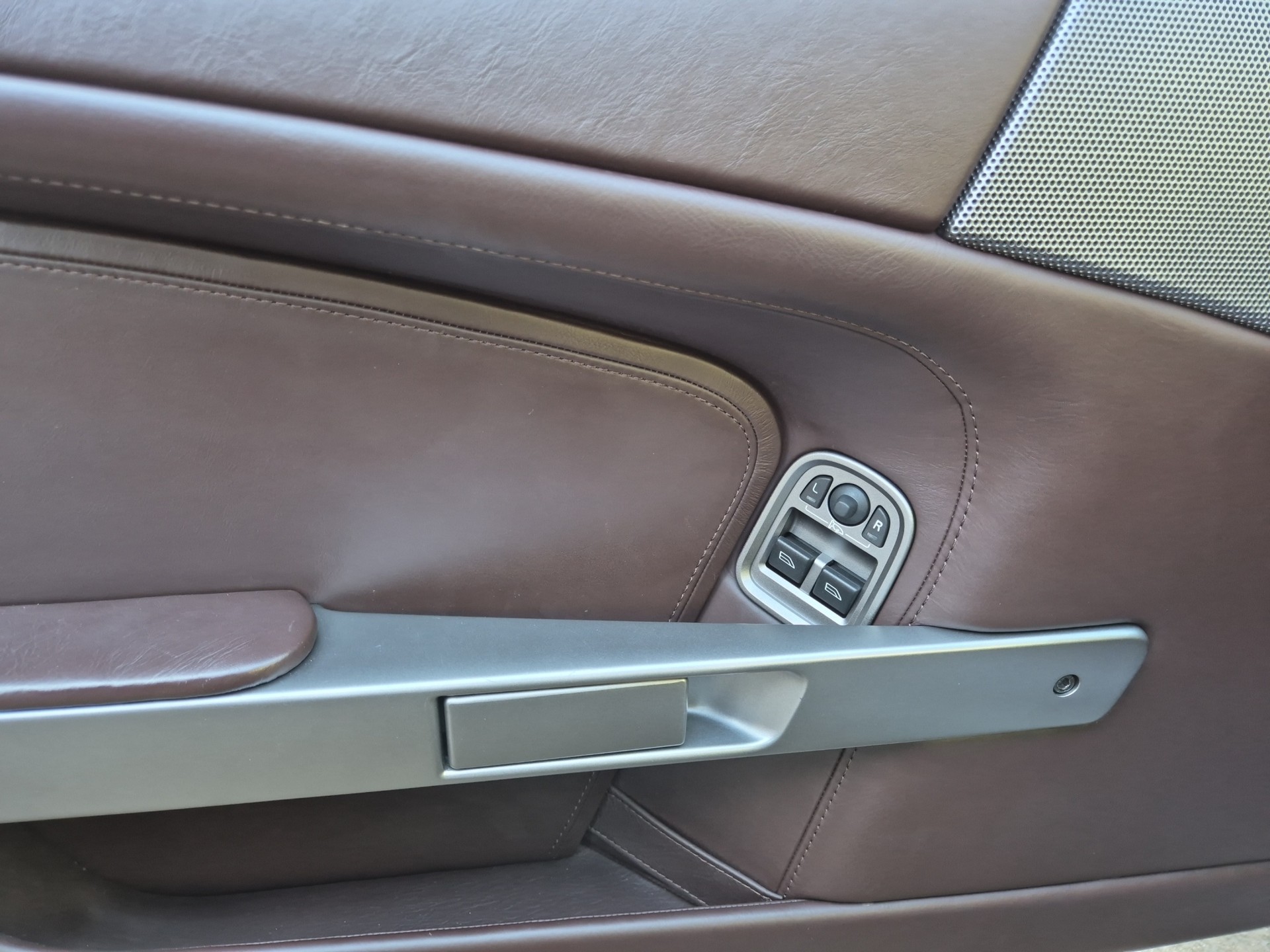 ASTON MARTIN DB9 Touchtronic 2-image-14