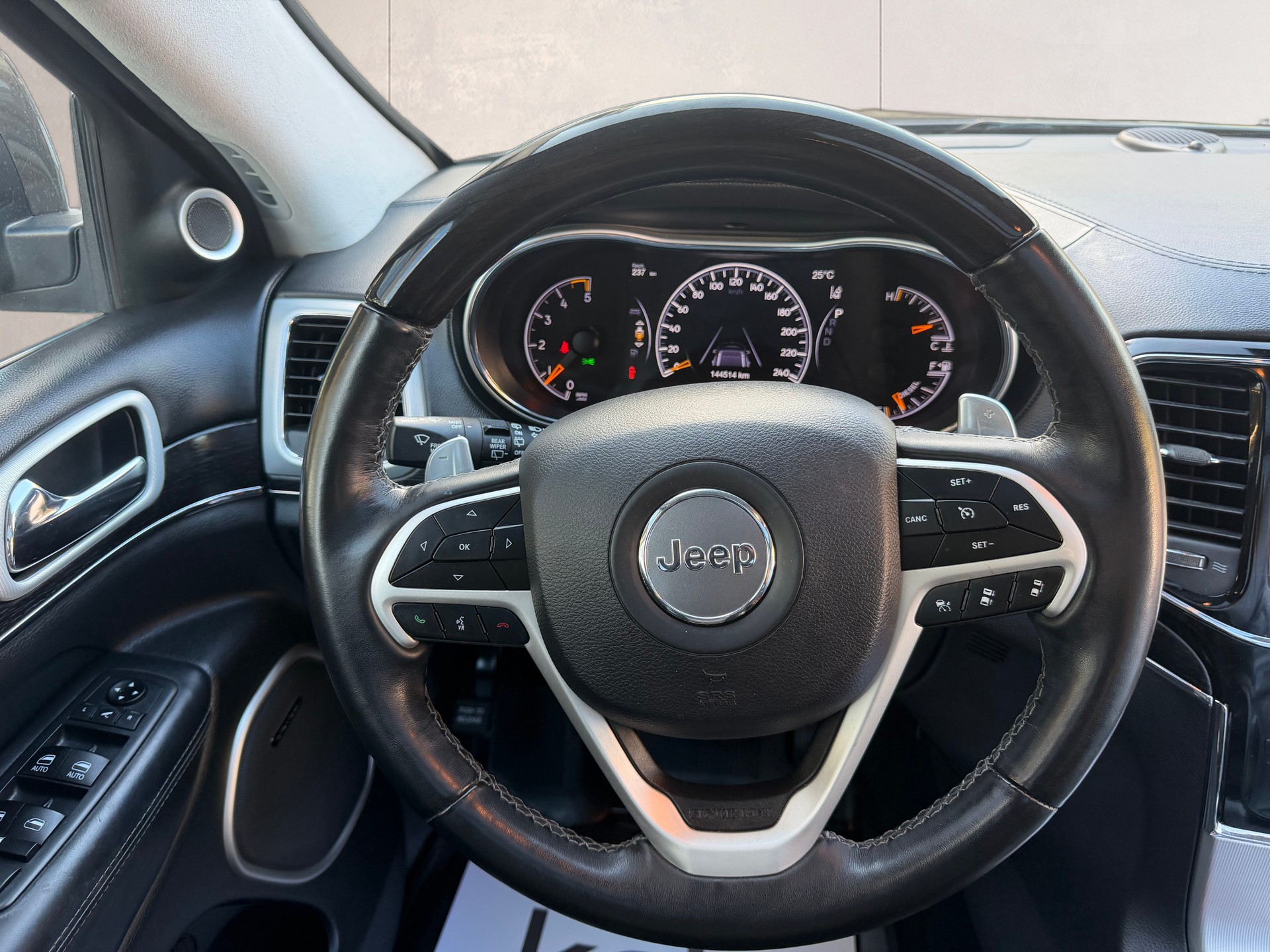 JEEP Grand Cherokee 3.0 CRD Summit Automatic-image-9