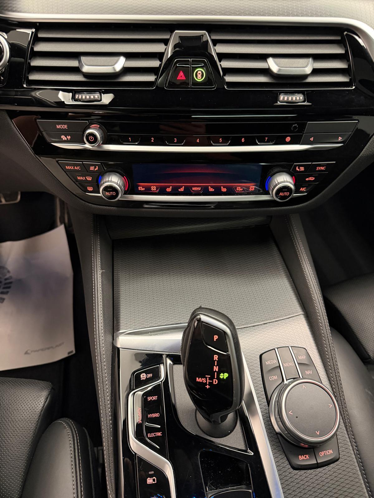 BMW 530e xDrive SAG Touring-image-19