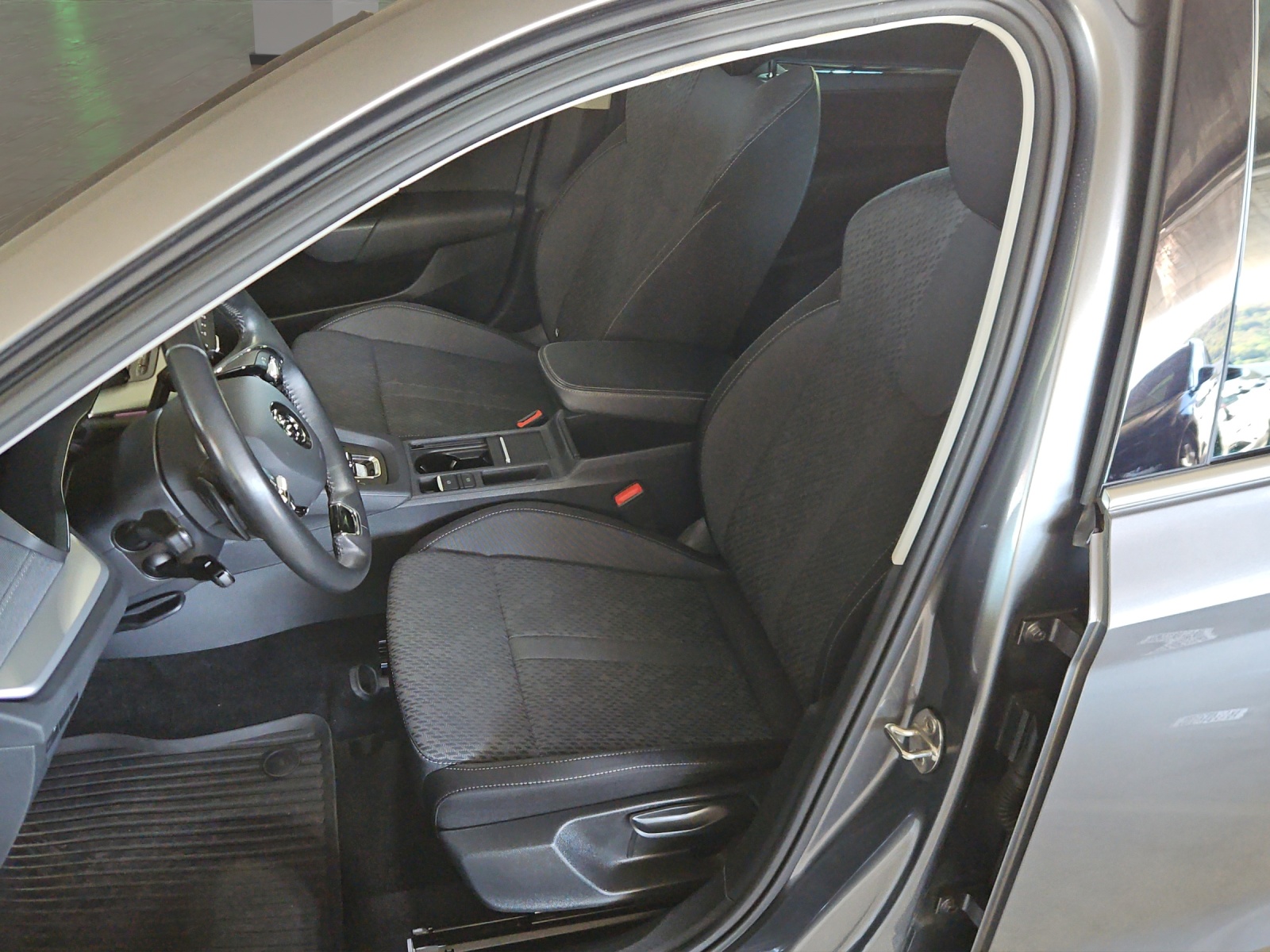 SKODA Octavia Combi 2.0 TSI Style DSG 4x4-image-8