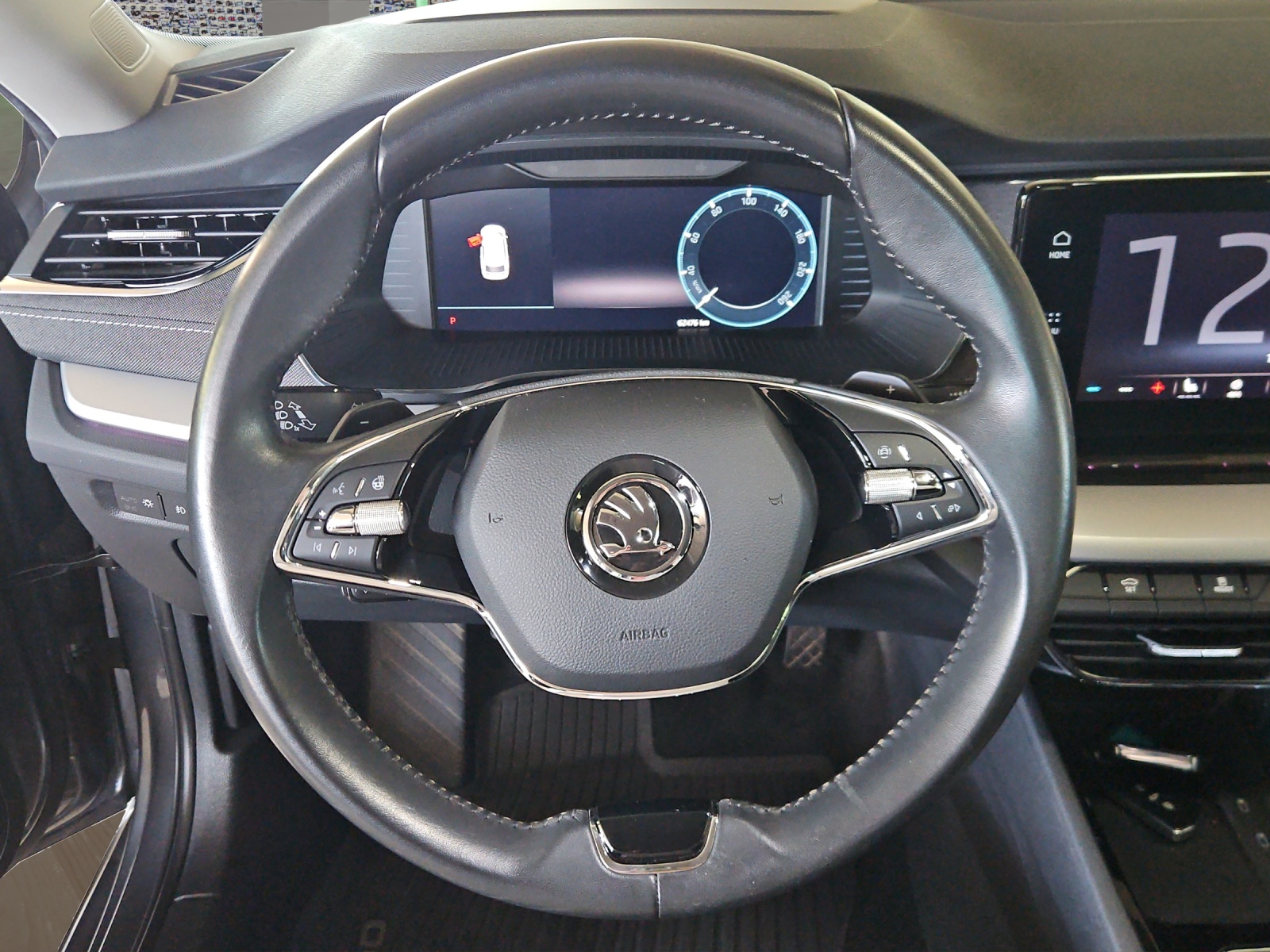 SKODA Octavia Combi 2.0 TSI Style DSG 4x4-image-10