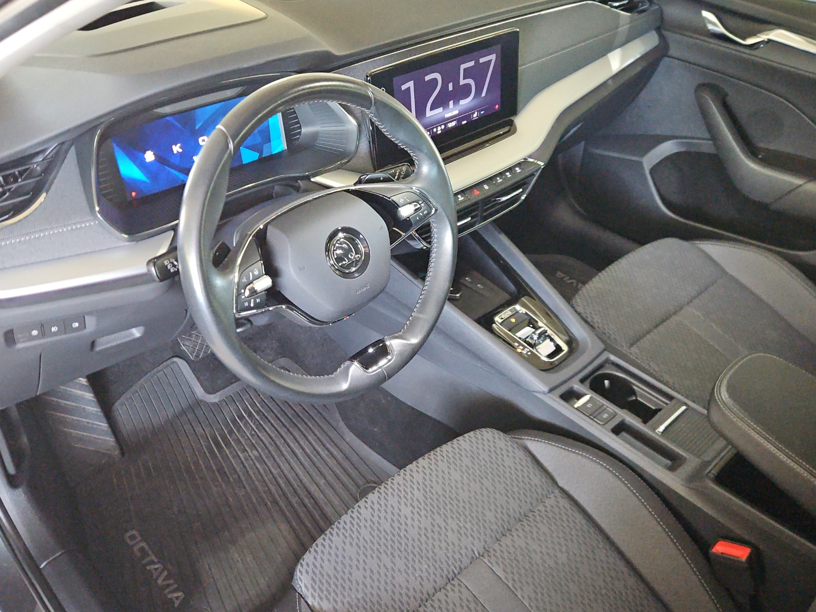 SKODA Octavia Combi 2.0 TSI Style DSG 4x4-image-6