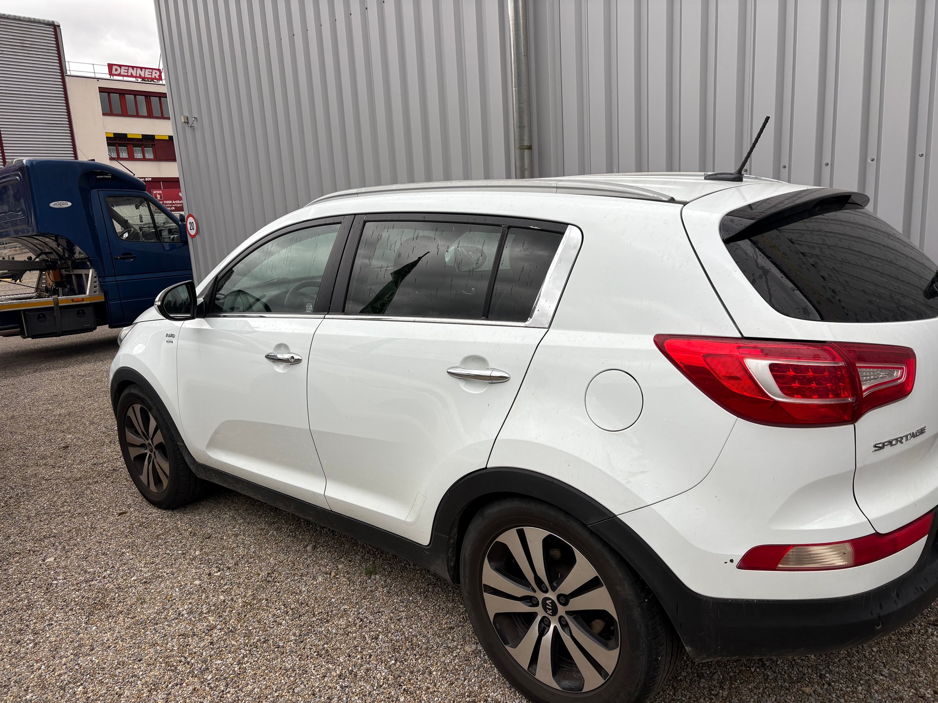 KIA Sportage 2.0 CRDi Style 4WD Automatic-image-9