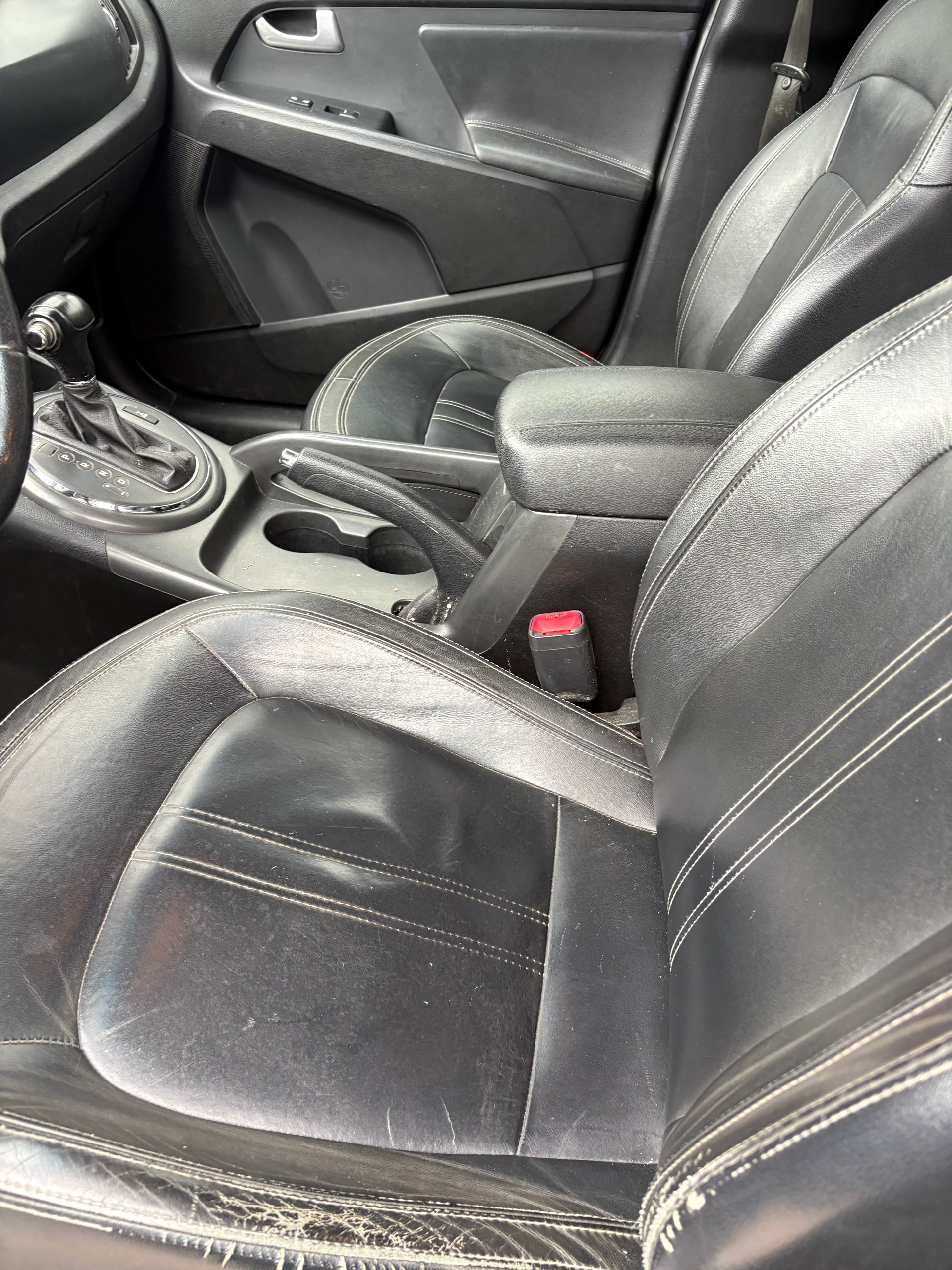 KIA Sportage 2.0 CRDi Style 4WD Automatic-image-11