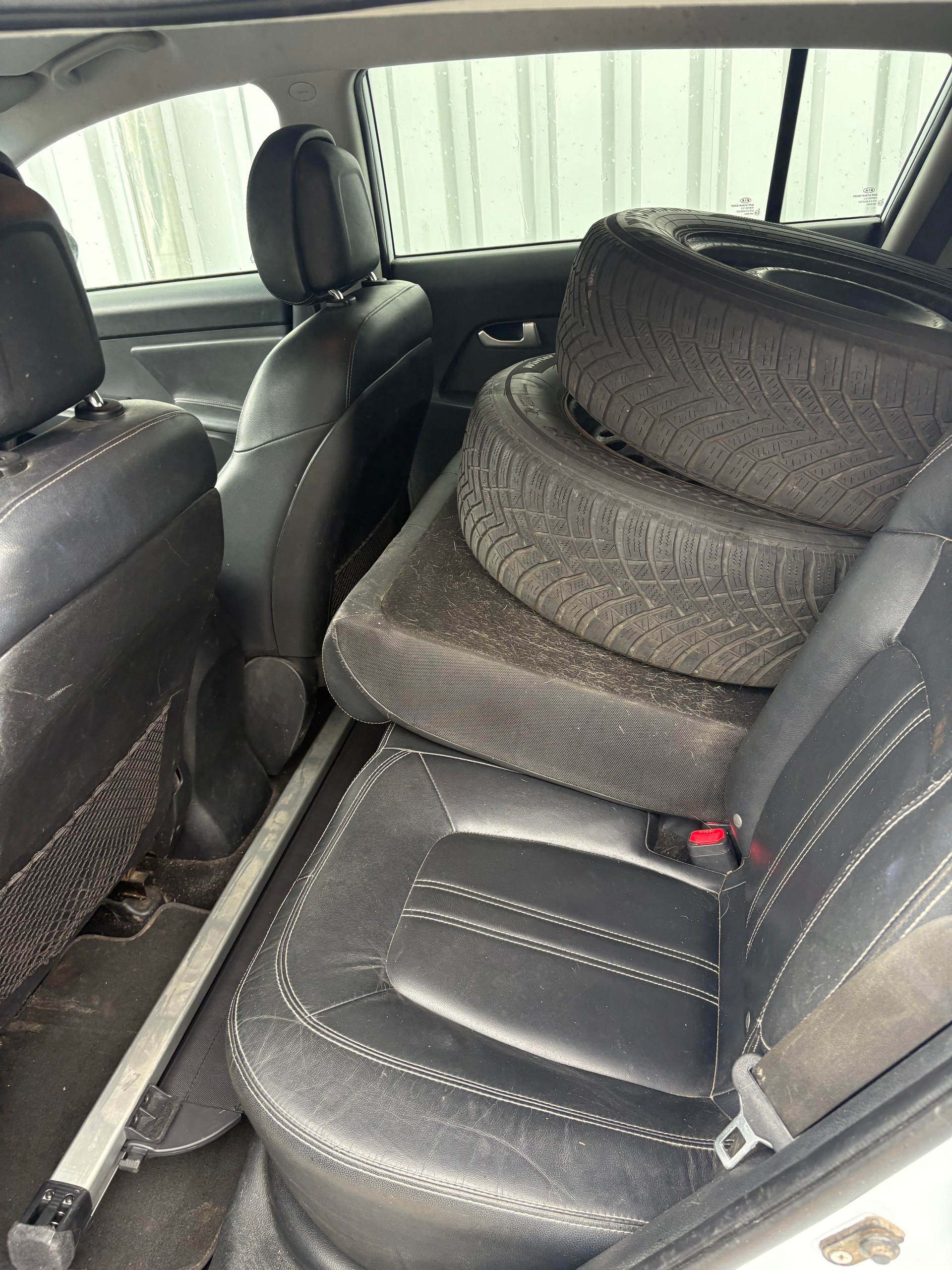 KIA Sportage 2.0 CRDi Style 4WD Automatic-image-12
