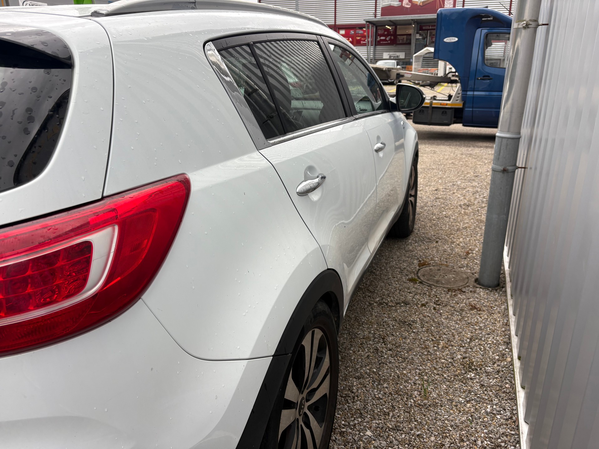 KIA Sportage 2.0 CRDi Style 4WD Automatic-image-4