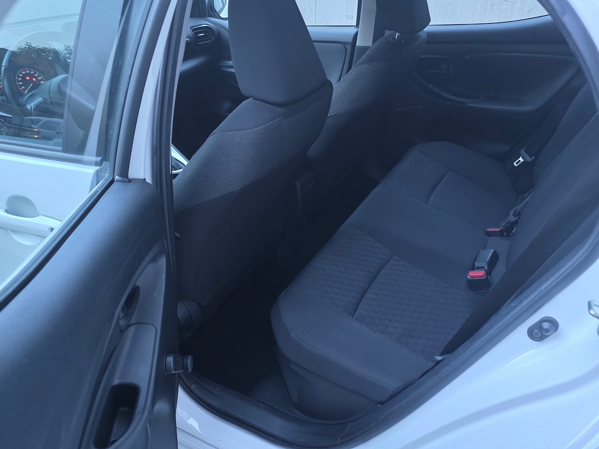 TOYOTA Yaris 1.5 Trend e-CVT-image-12