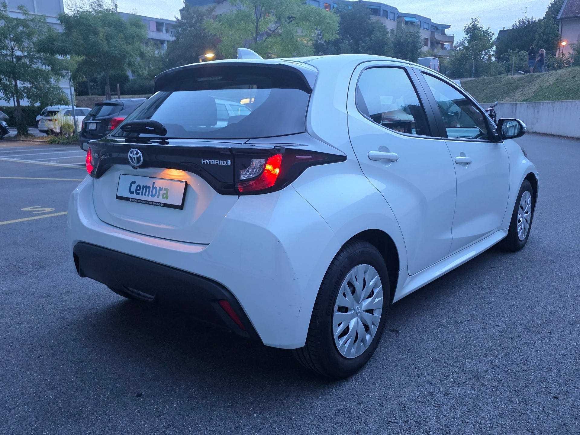 TOYOTA Yaris 1.5 Trend e-CVT-image-4