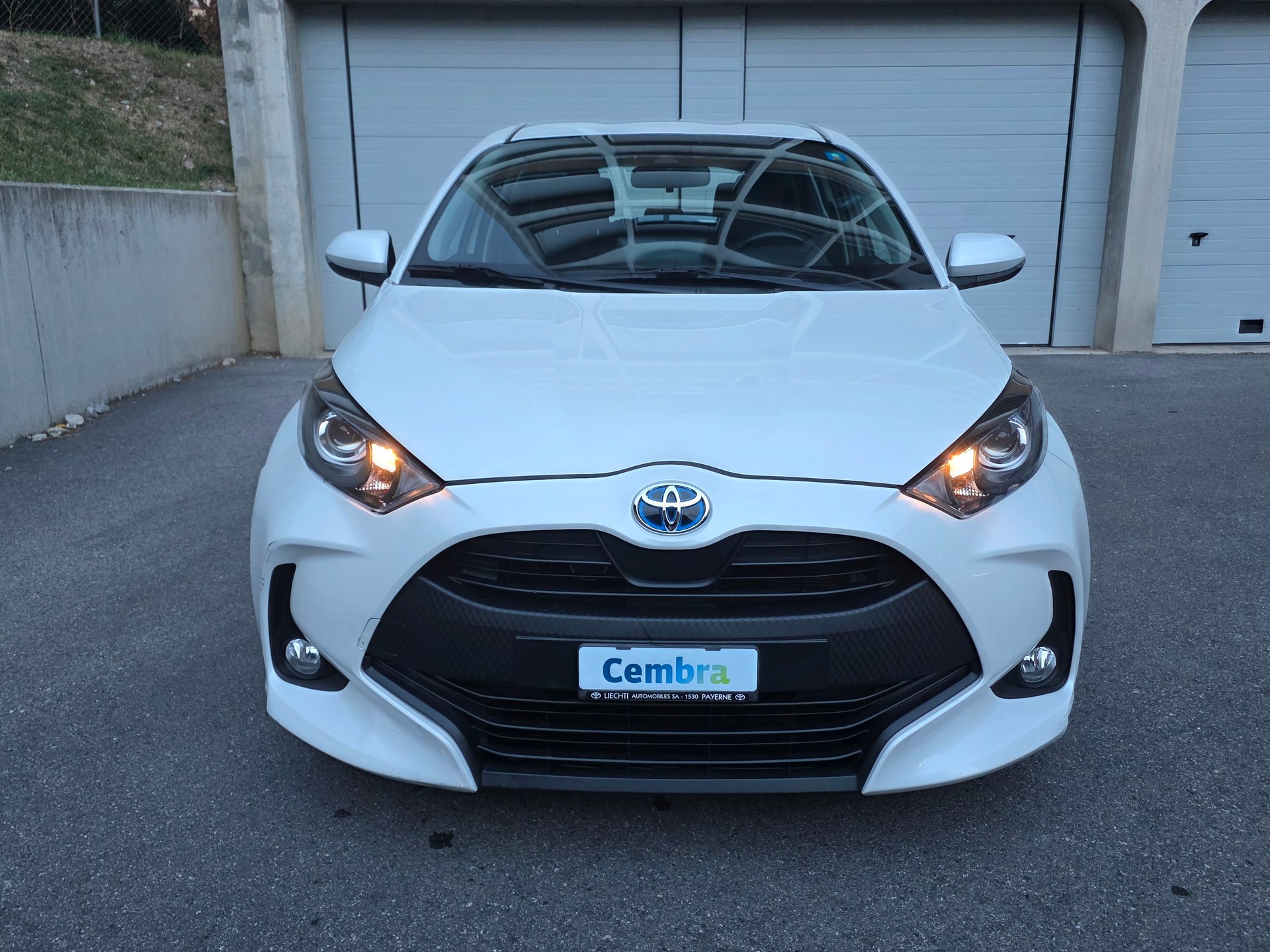 TOYOTA Yaris 1.5 Trend e-CVT-image-1