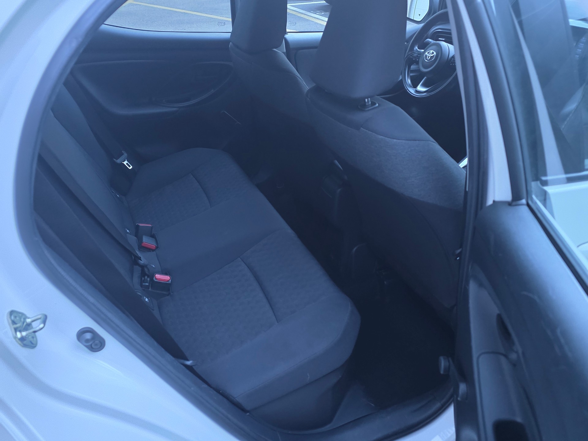 TOYOTA Yaris 1.5 Trend e-CVT-image-11