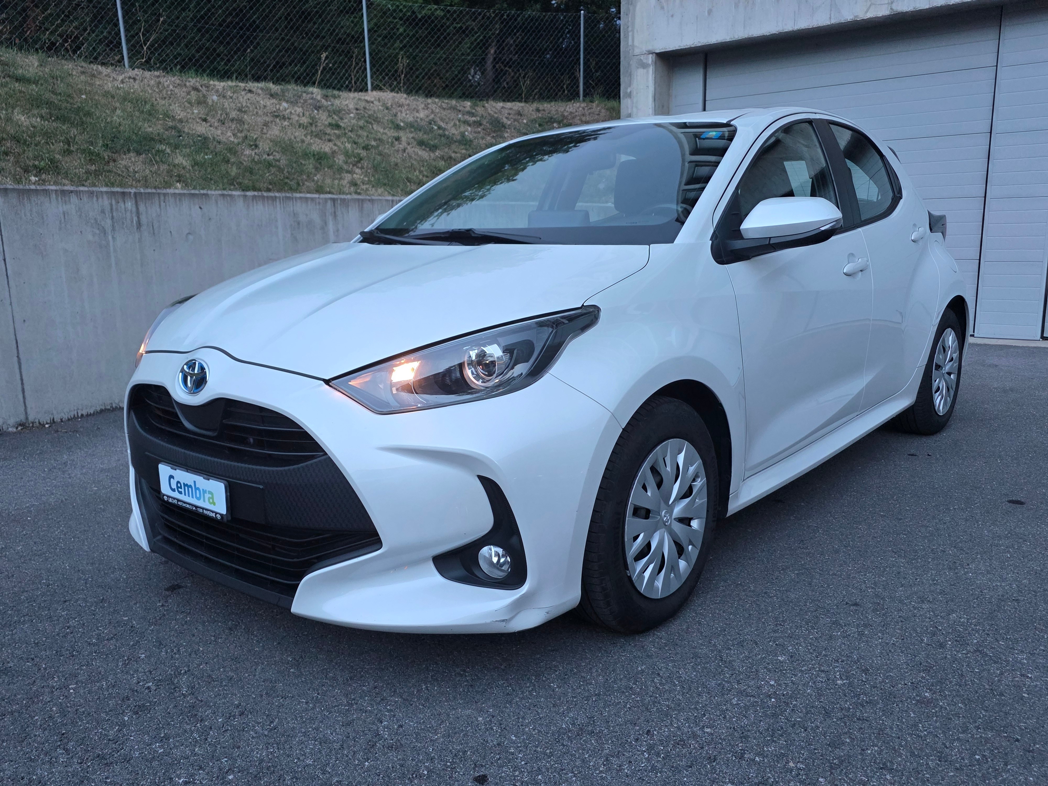 TOYOTA Yaris 1.5 Trend e-CVT — slika 1