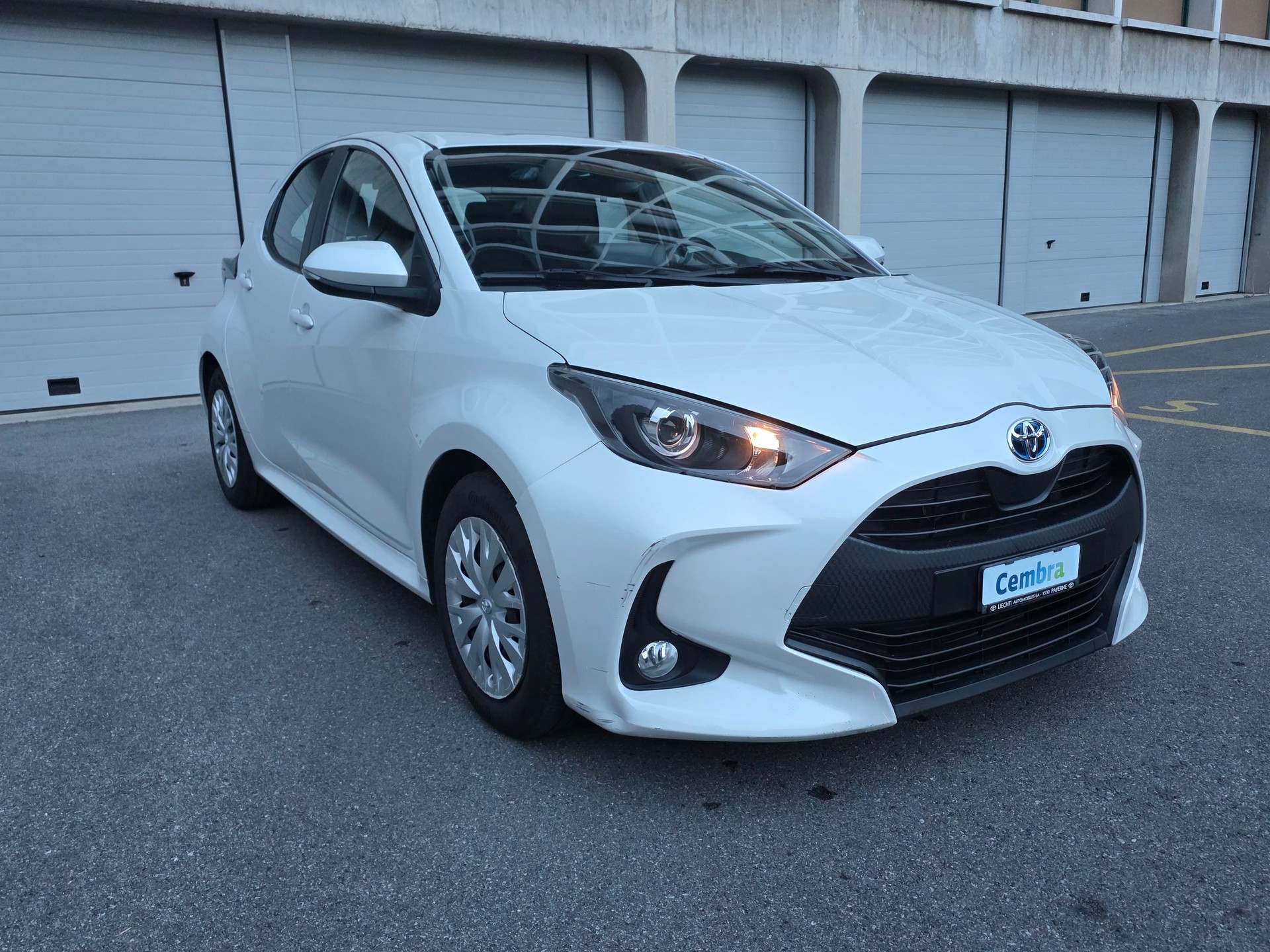 TOYOTA Yaris 1.5 Trend e-CVT-image-2