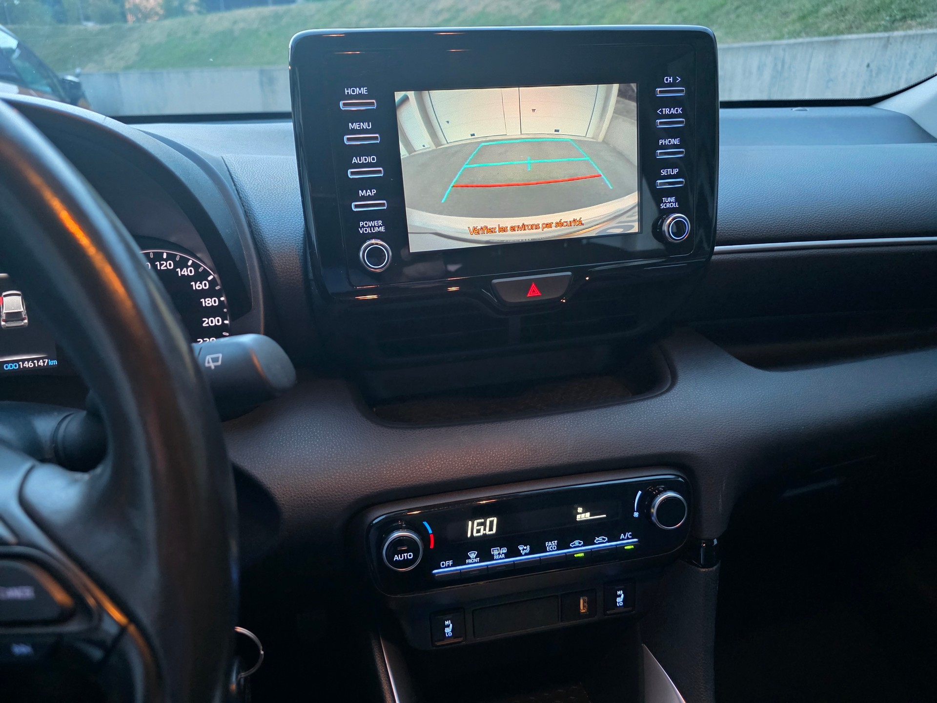 TOYOTA Yaris 1.5 Trend e-CVT-image-5