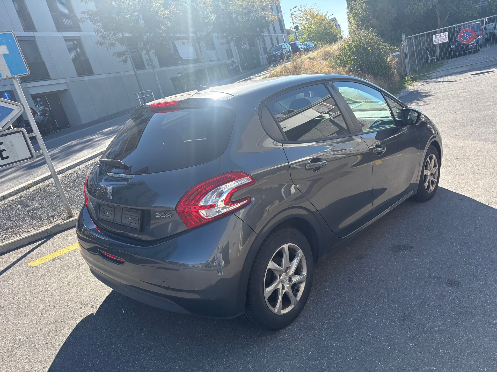PEUGEOT 208 1.2 VTI Style-image-7