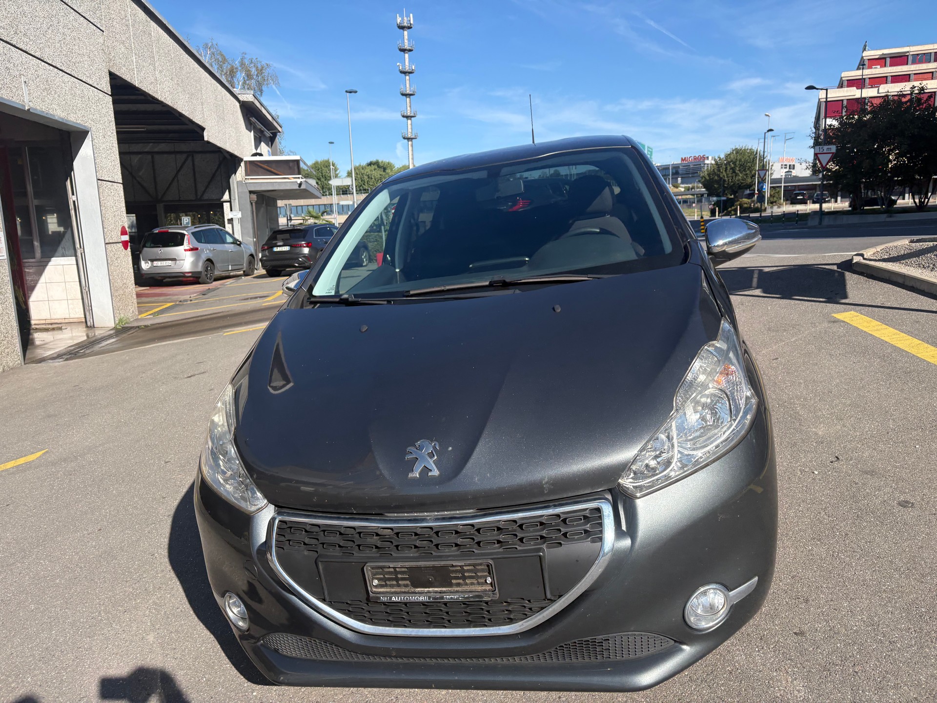 PEUGEOT 208 1.2 VTI Style-image-0