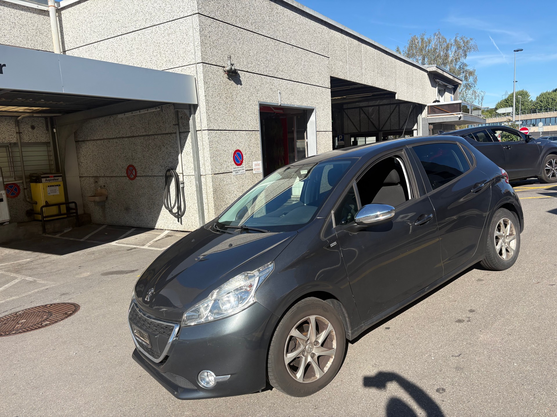 PEUGEOT 208 1.2 VTI Style-image-2