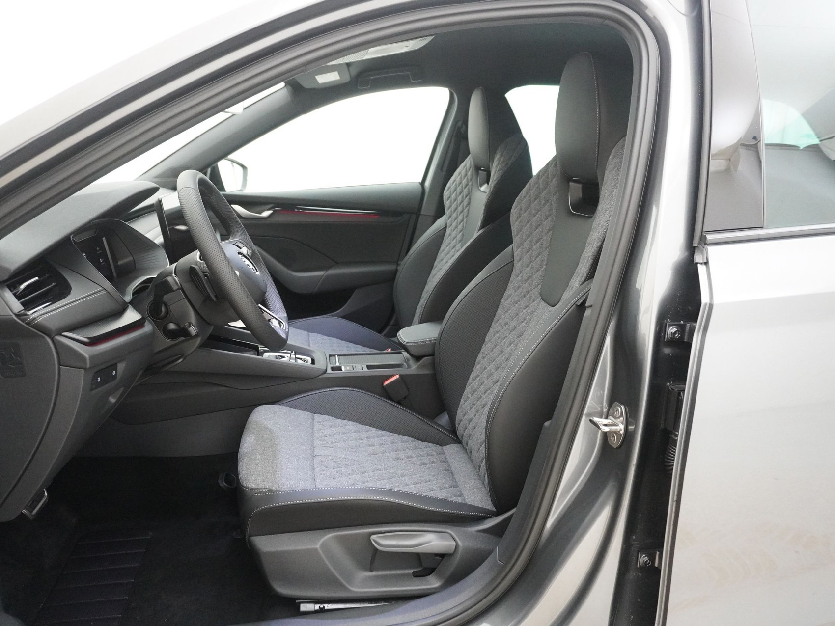 SKODA Octavia 1.5 TSI mHEV SportLine DSG-image-12