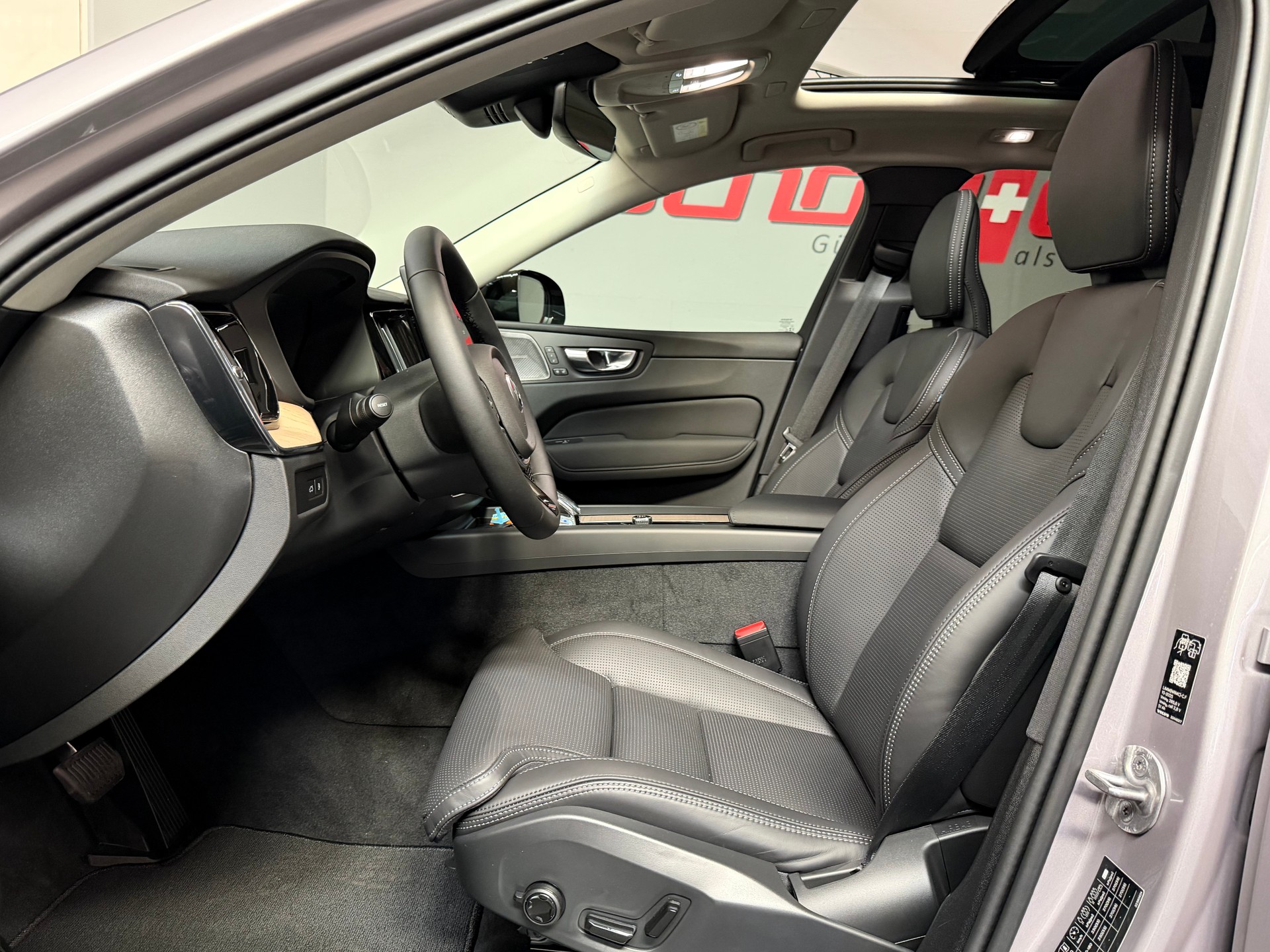 VOLVO XC60 T6 eAWD PluginHybrid Plus Dark Geartronic-image-12